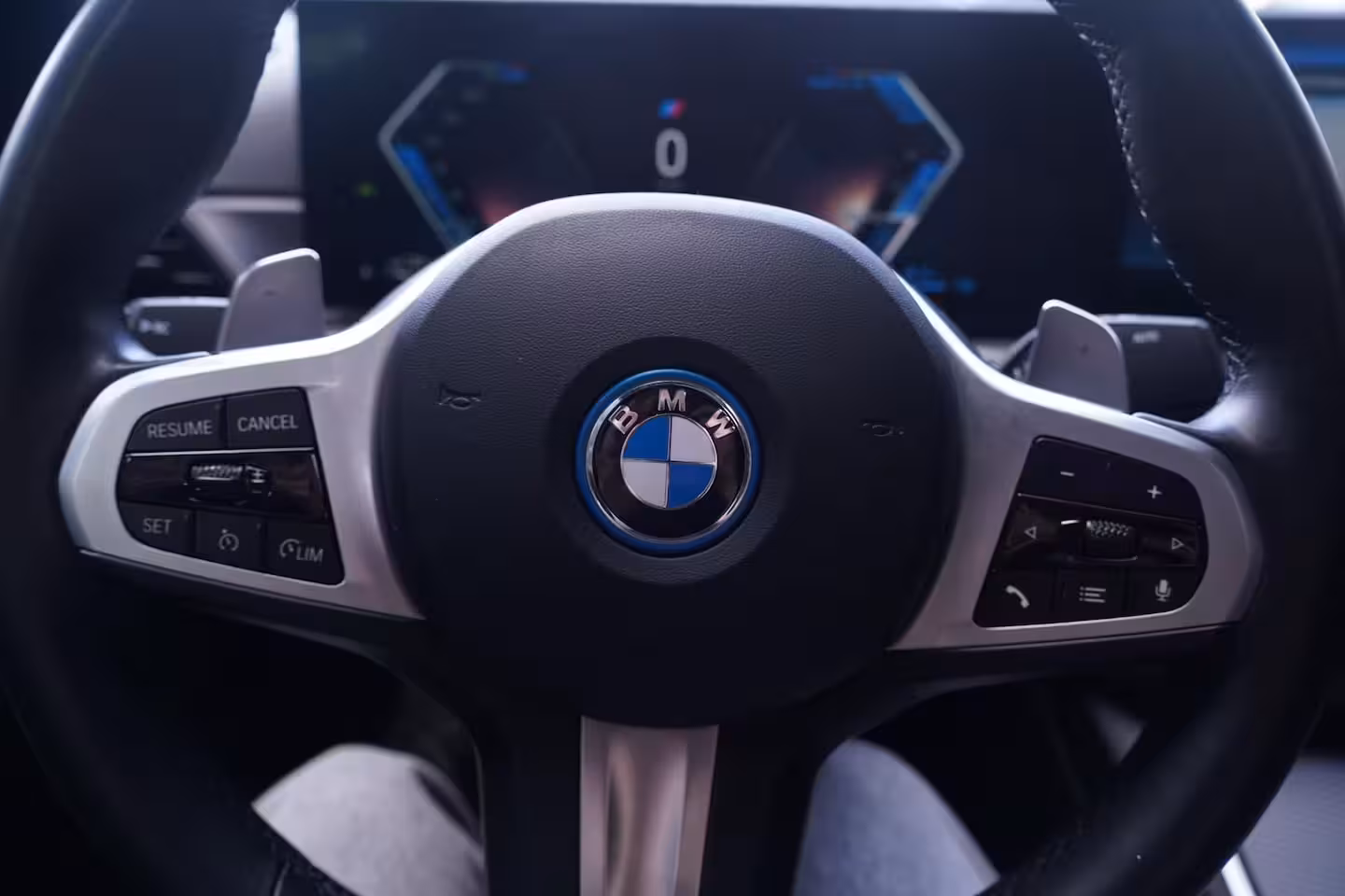 BMW 3-serie 330e M Sport SOH 96% Head up Schuifdak Camera Memory Shadowline 20 Inch Apple Carplay Trav