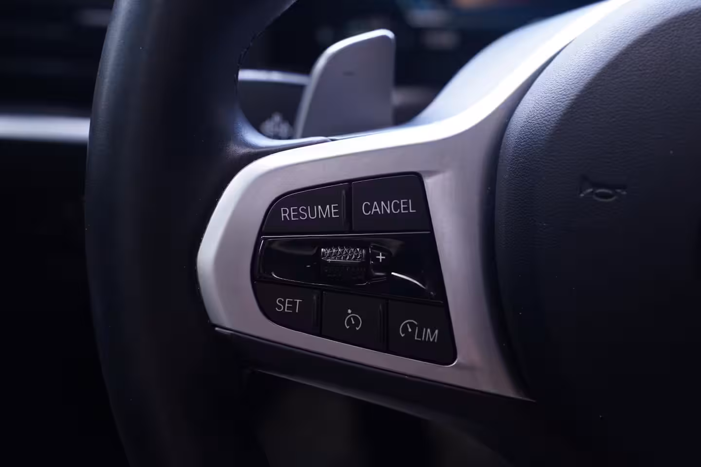 BMW 3-serie 330e M Sport SOH 96% Head up Schuifdak Camera Memory Shadowline 20 Inch Apple Carplay Trav