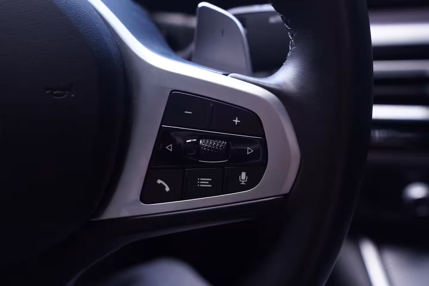 BMW 3-serie 330e M Sport SOH 96% Head up Schuifdak Camera Memory Shadowline 20 Inch Apple Carplay Trav