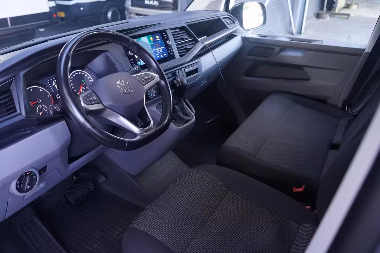 Volkswagen Transporter 2.0 TDI 150 pk DSG Aut. L2H1 Navi, Camera Achterklep, Laadruimte Pakket, PDC V+A, 3-Zits