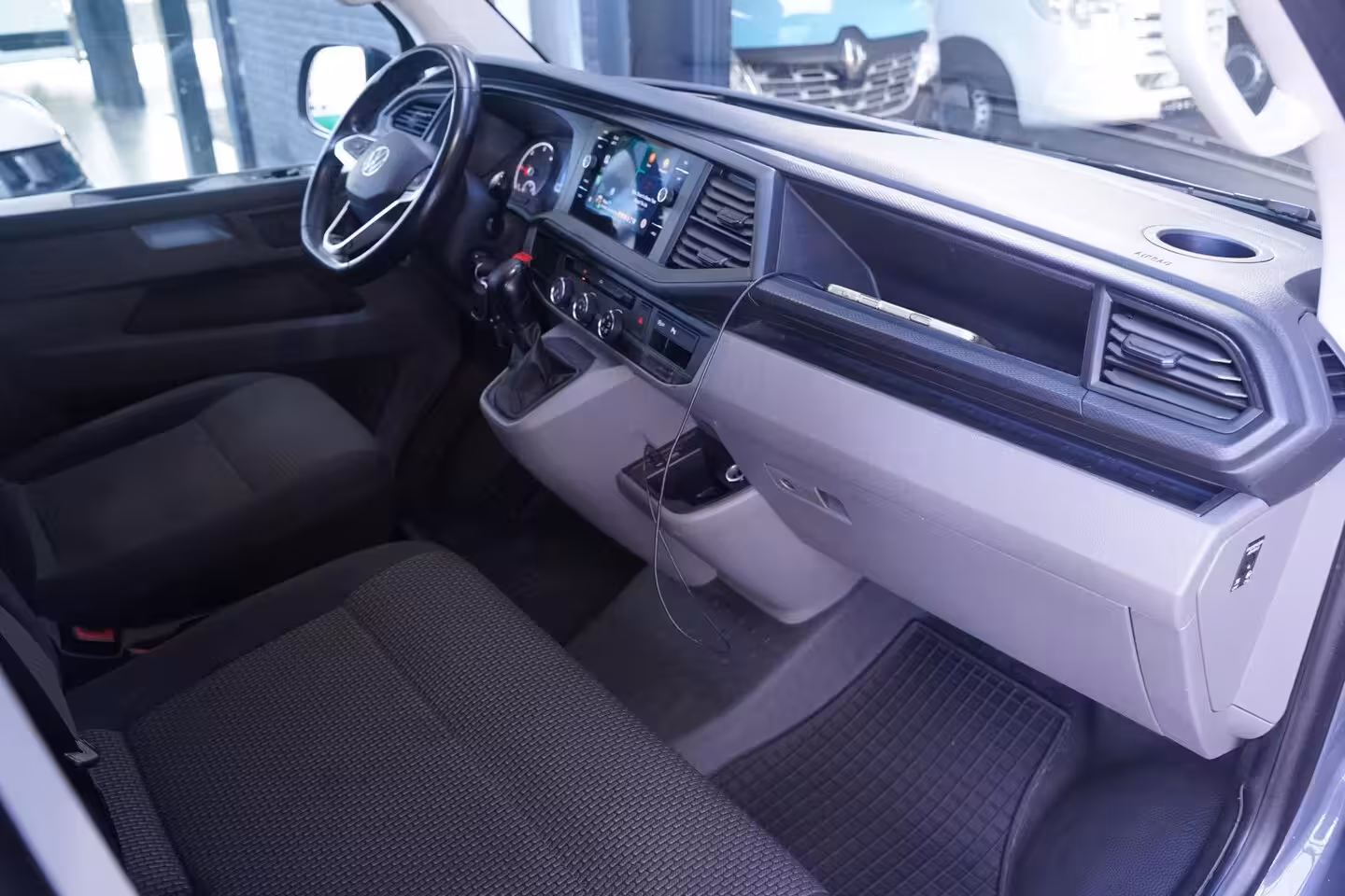 Volkswagen Transporter 2.0 TDI 150 pk DSG Aut. L2H1 Navi, Camera Achterklep, Laadruimte Pakket, PDC V+A, 3-Zits