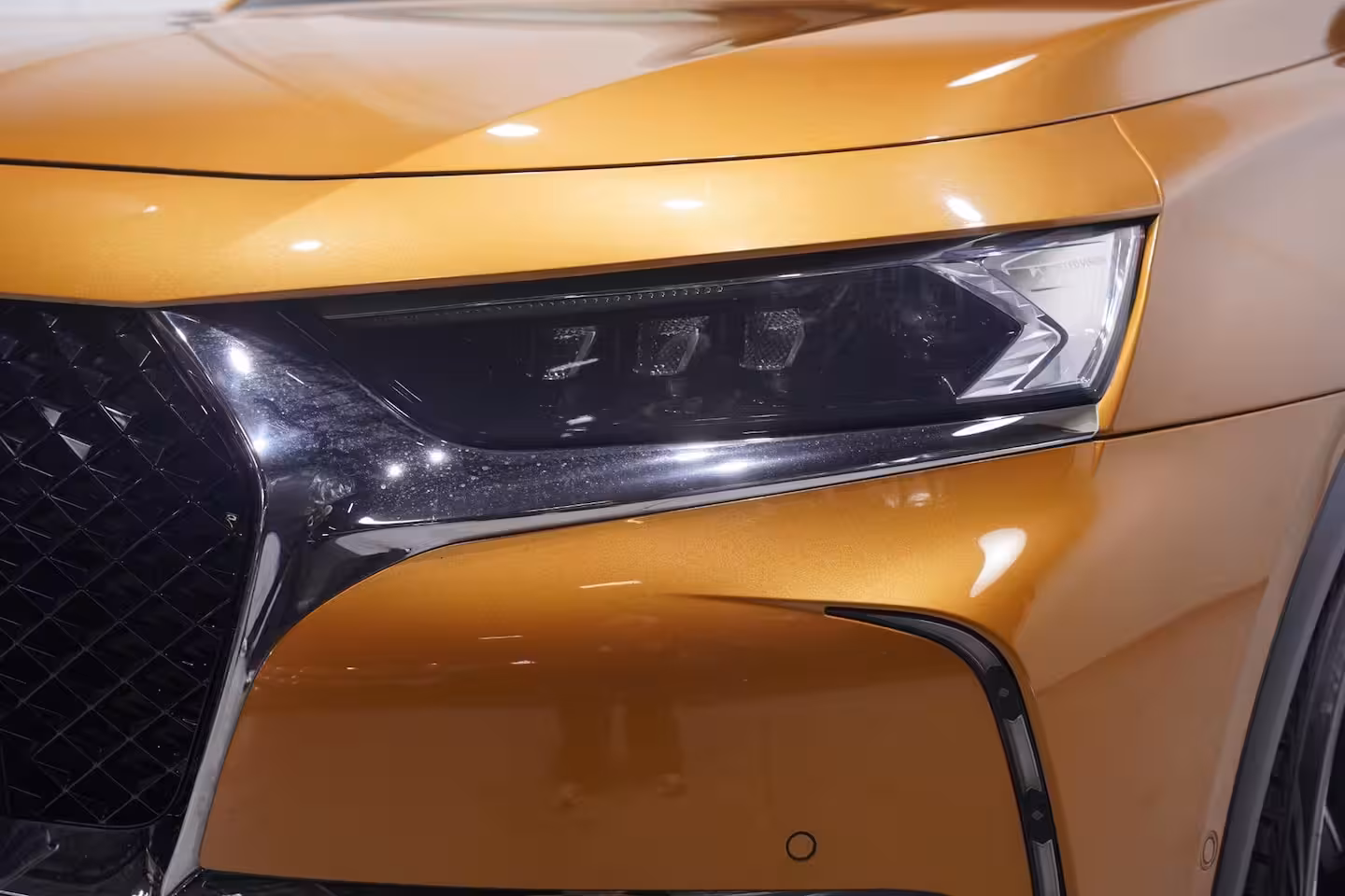 DS 7 Crossback 1.6 PureTech La Premiere Curcuma-uitvoering lederen comfort-stoelen panodak 20"-LMV Aplle