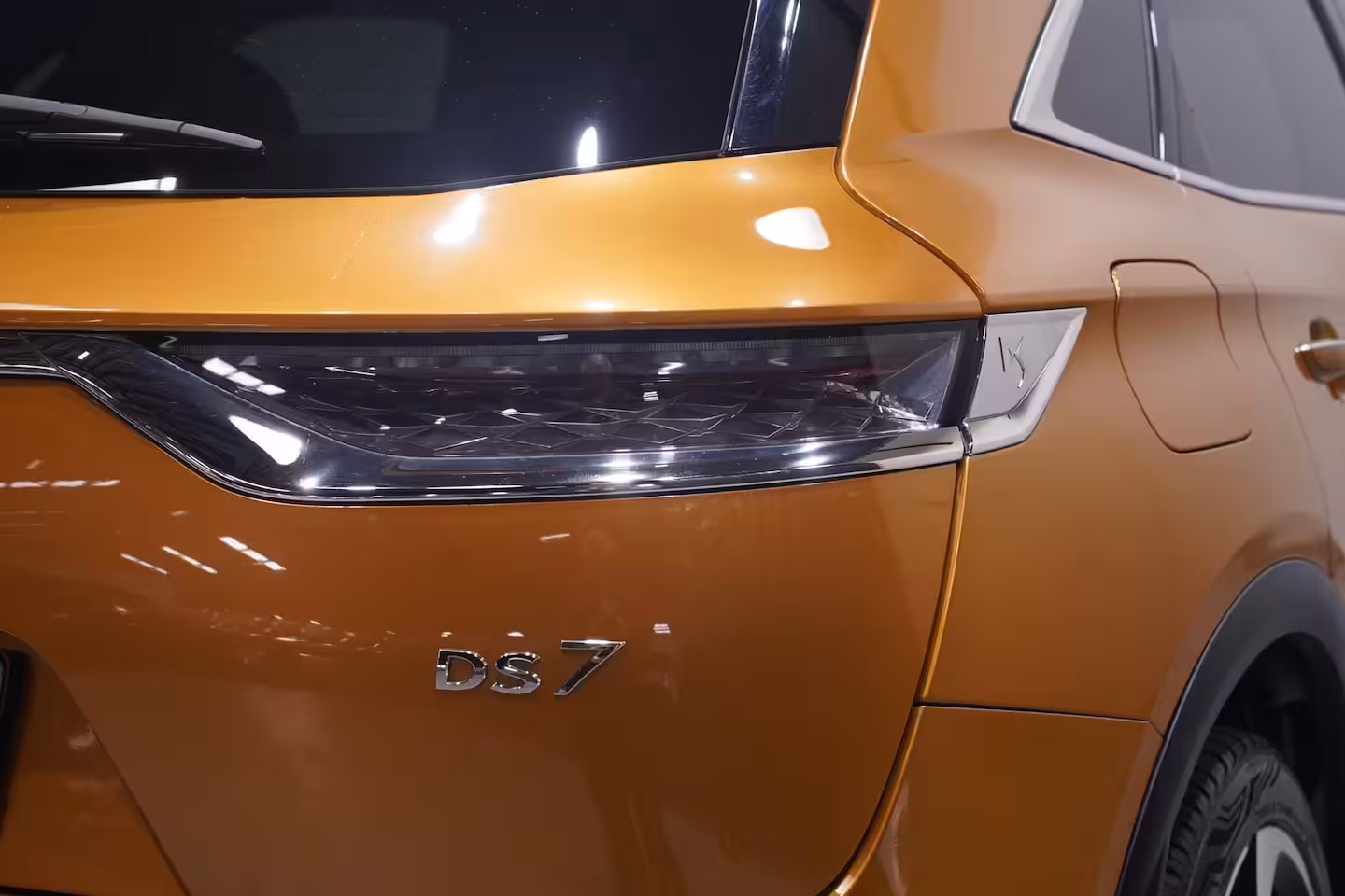 DS 7 Crossback 1.6 PureTech La Premiere Curcuma-uitvoering lederen comfort-stoelen panodak 20"-LMV Aplle