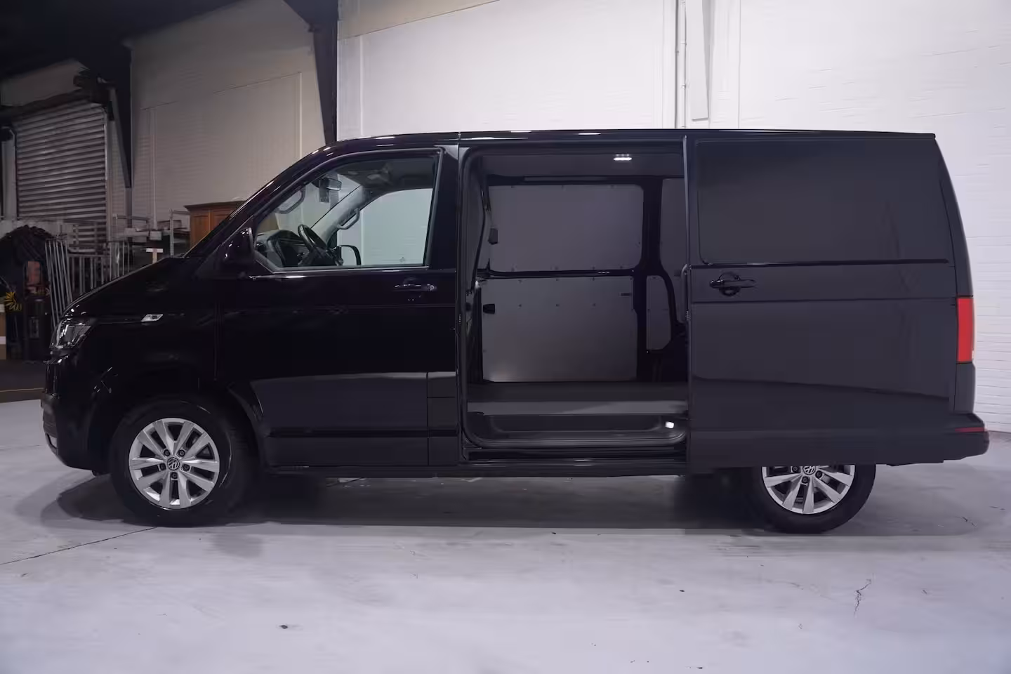 Volkswagen Transporter 2.0 TDI 150 pk DSG Aut. L1H1 Airco, 2x Schuifdeur Apple Carplay, Cruise Control, 16" LMV,