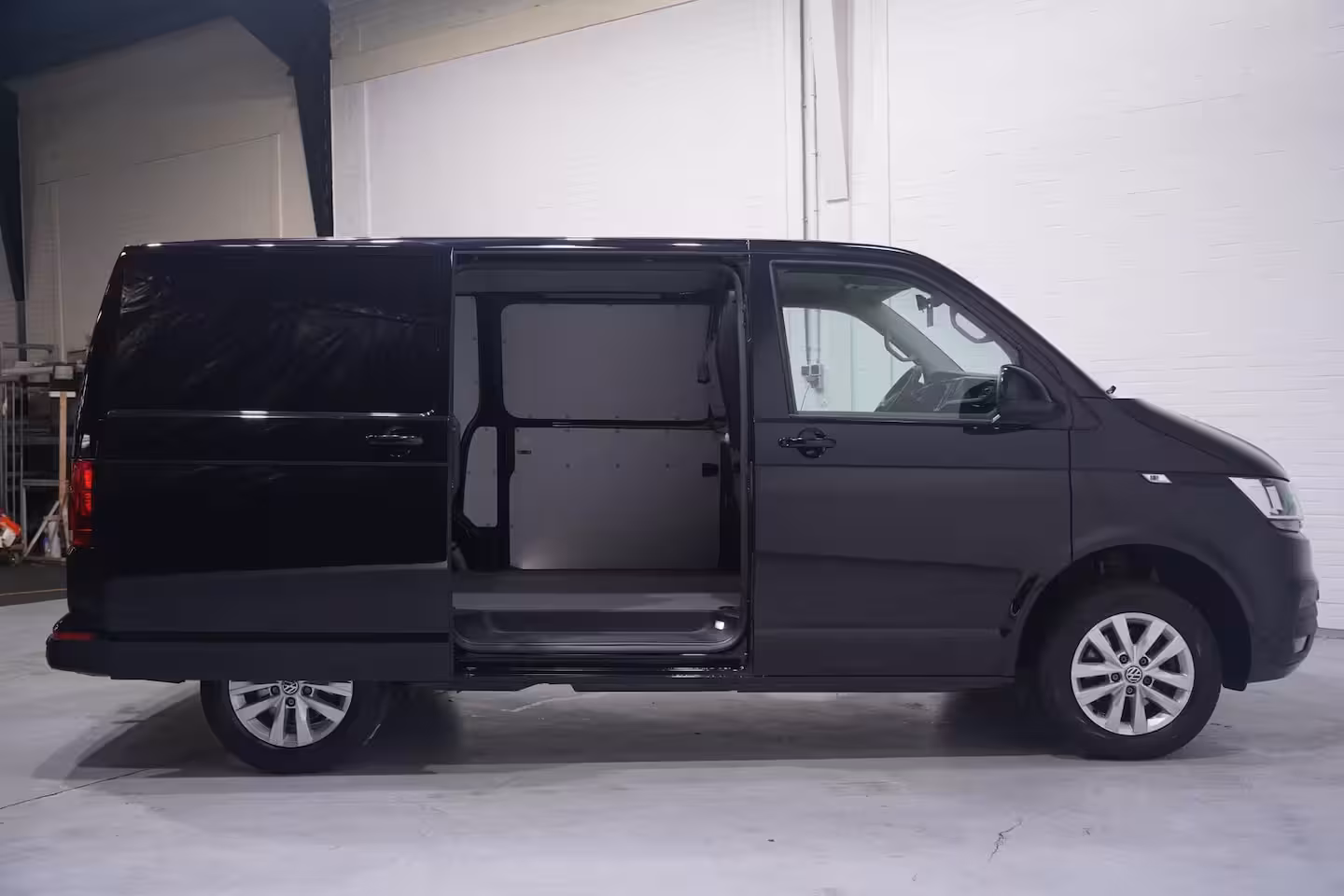 Volkswagen Transporter 2.0 TDI 150 pk DSG Aut. L1H1 Airco, 2x Schuifdeur Apple Carplay, Cruise Control, 16" LMV,