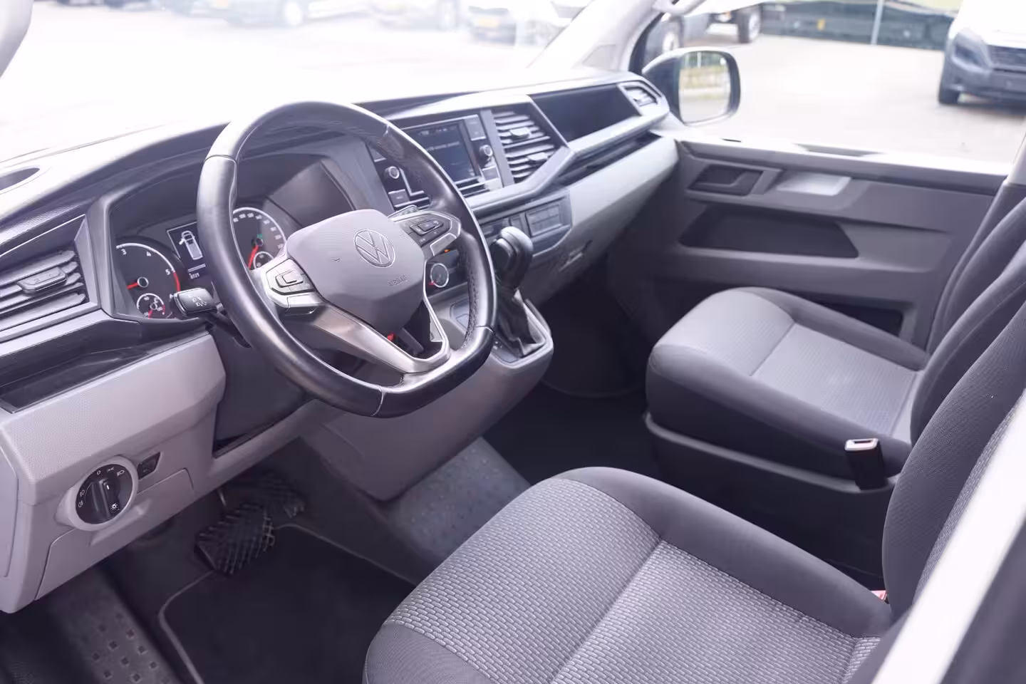 Volkswagen Transporter 2.0 TDI 150 pk DSG Aut. L1H1 Airco, 2x Schuifdeur Apple Carplay, Cruise Control, 16" LMV,