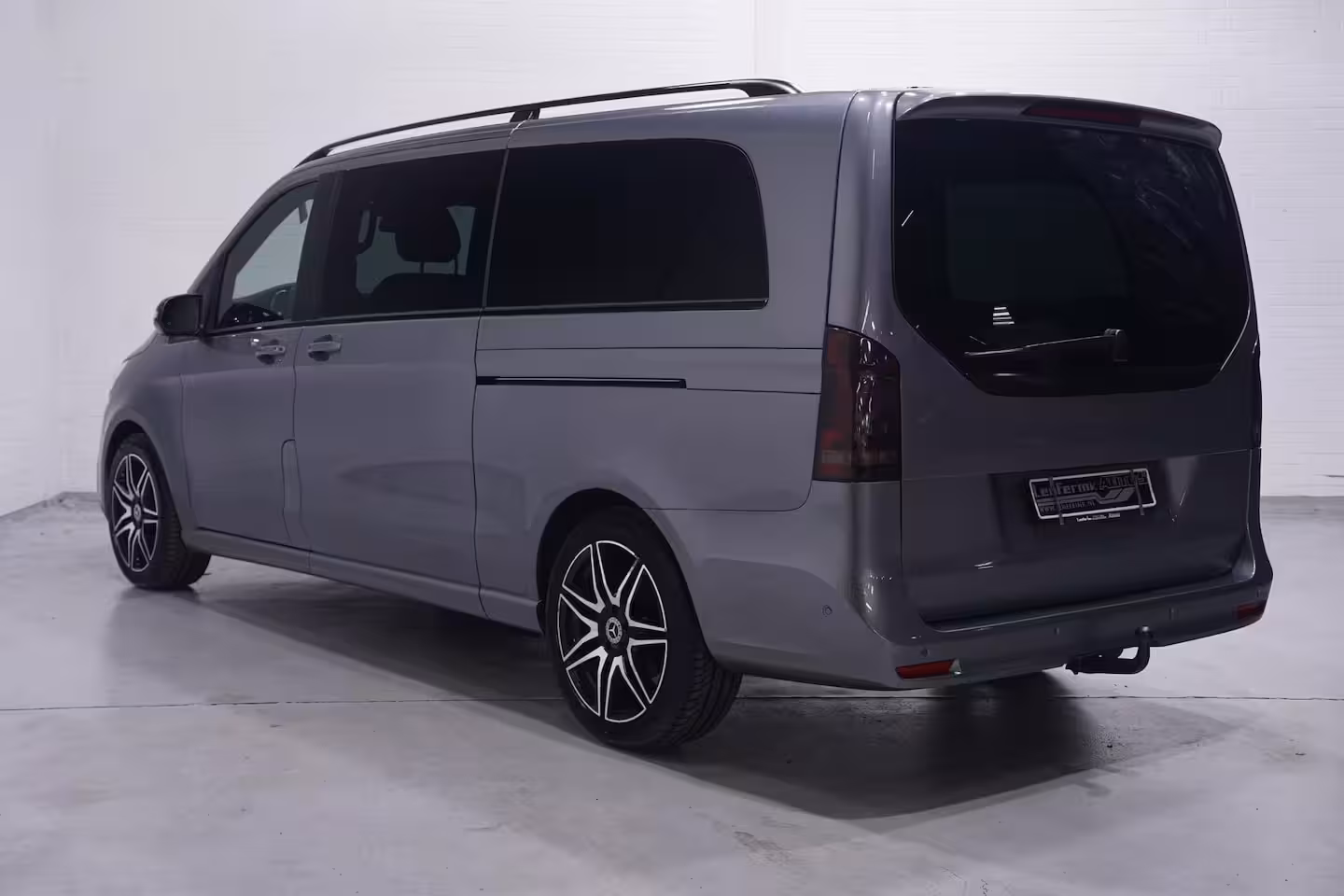 Mercedes-Benz V-klasse 300d Dubbel Cabine L3 AMG Line Airmatic, Burmester Sound, NAP, Distronic, Leder Zwart, LED