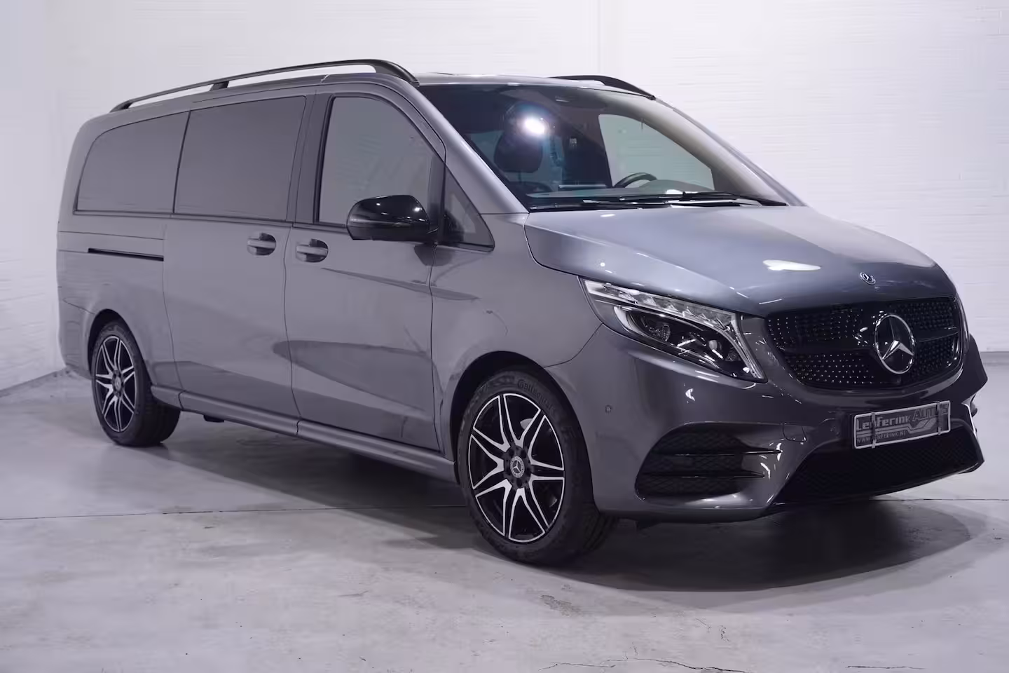 Mercedes-Benz V-klasse 300d Dubbel Cabine L3 AMG Line Airmatic, Burmester Sound, NAP, Distronic, Leder Zwart, LED