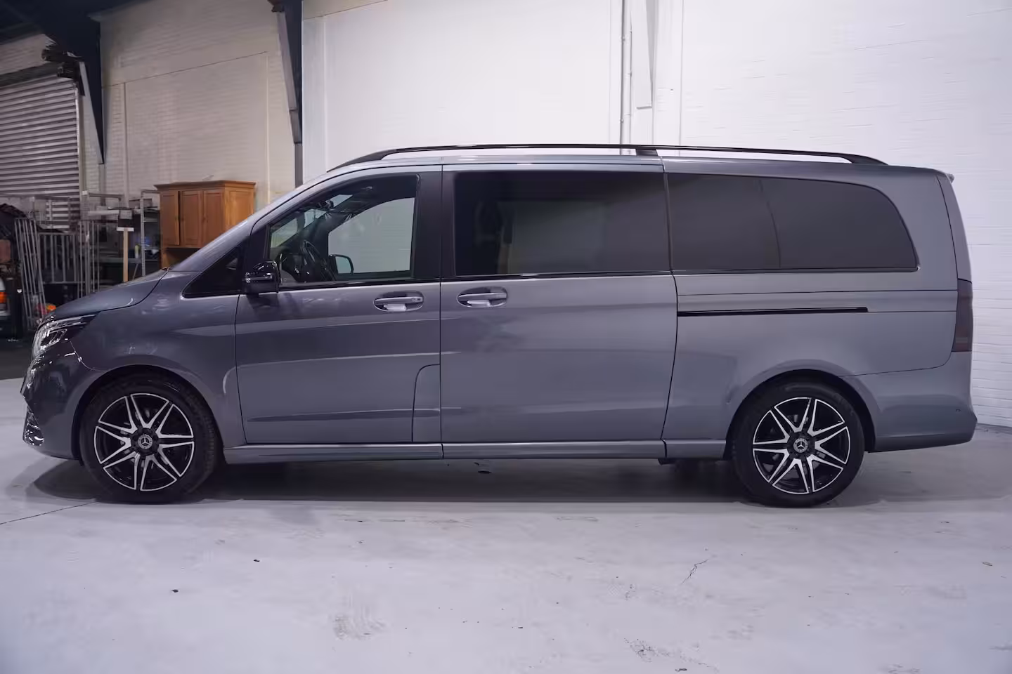 Mercedes-Benz V-klasse 300d Dubbel Cabine L3 AMG Line Airmatic, Burmester Sound, NAP, Distronic, Leder Zwart, LED