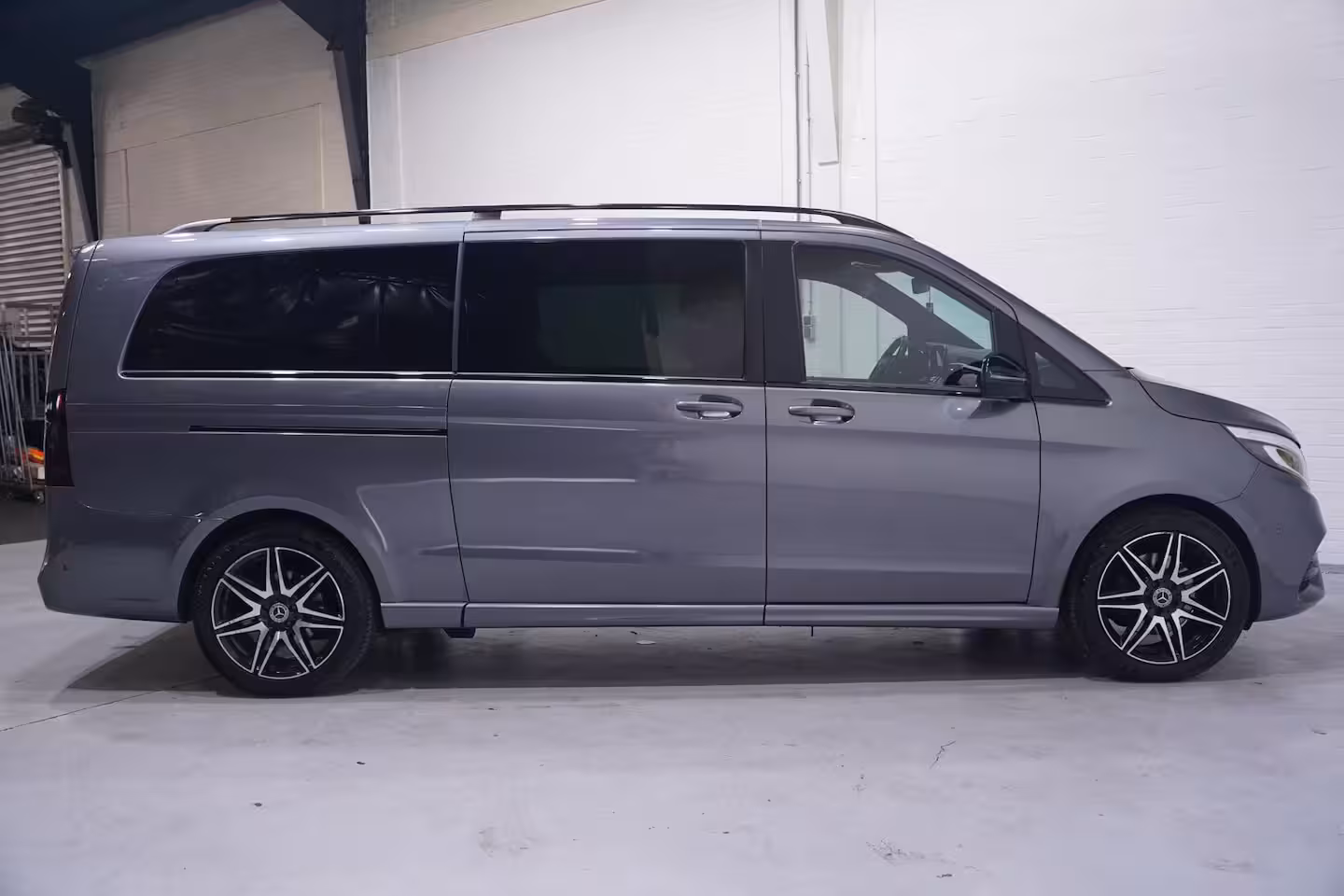 Mercedes-Benz V-klasse 300d Dubbel Cabine L3 AMG Line Airmatic, Burmester Sound, NAP, Distronic, Leder Zwart, LED