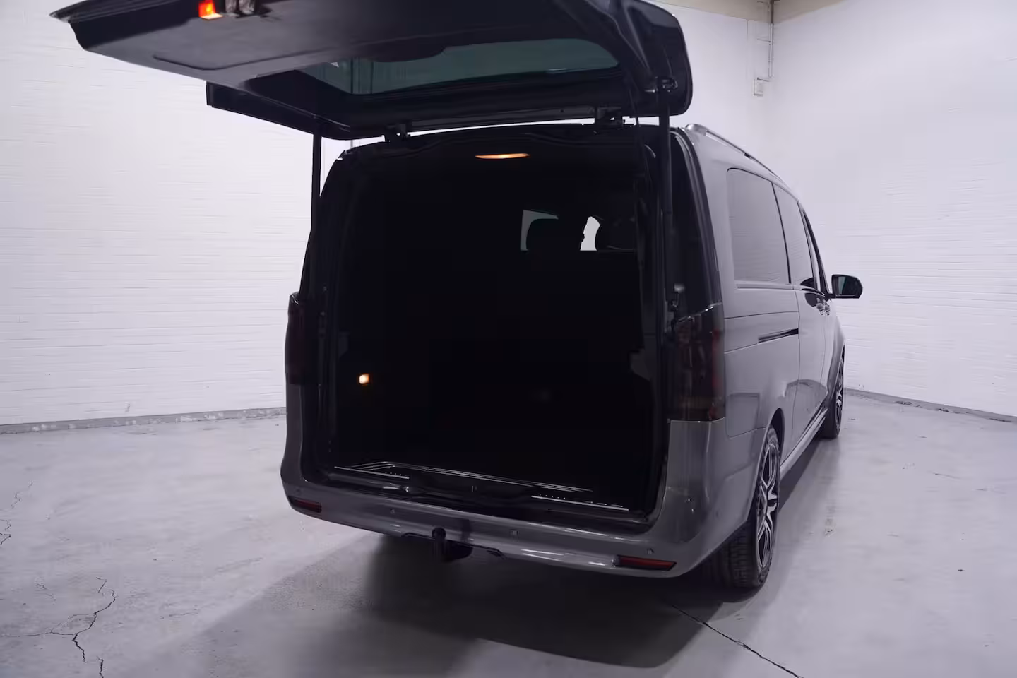 Mercedes-Benz V-klasse 300d Dubbel Cabine L3 AMG Line Airmatic, Burmester Sound, NAP, Distronic, Leder Zwart, LED
