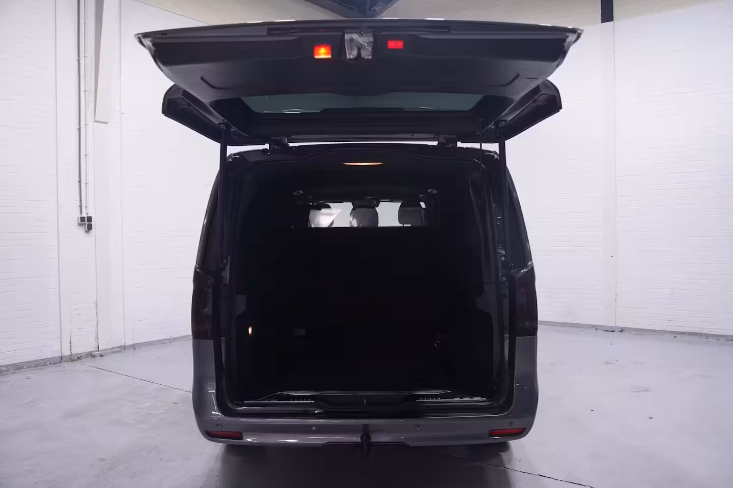 Mercedes-Benz V-klasse 300d Dubbel Cabine L3 AMG Line Airmatic, Burmester Sound, NAP, Distronic, Leder Zwart, LED