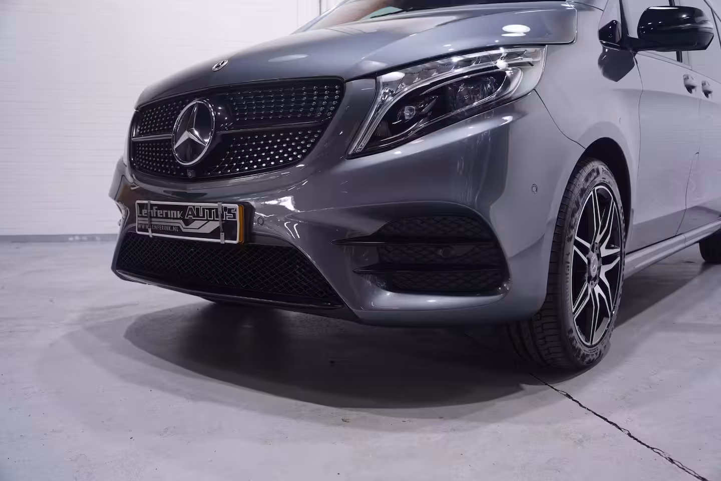 Mercedes-Benz V-klasse 300d Dubbel Cabine L3 AMG Line Airmatic, Burmester Sound, NAP, Distronic, Leder Zwart, LED