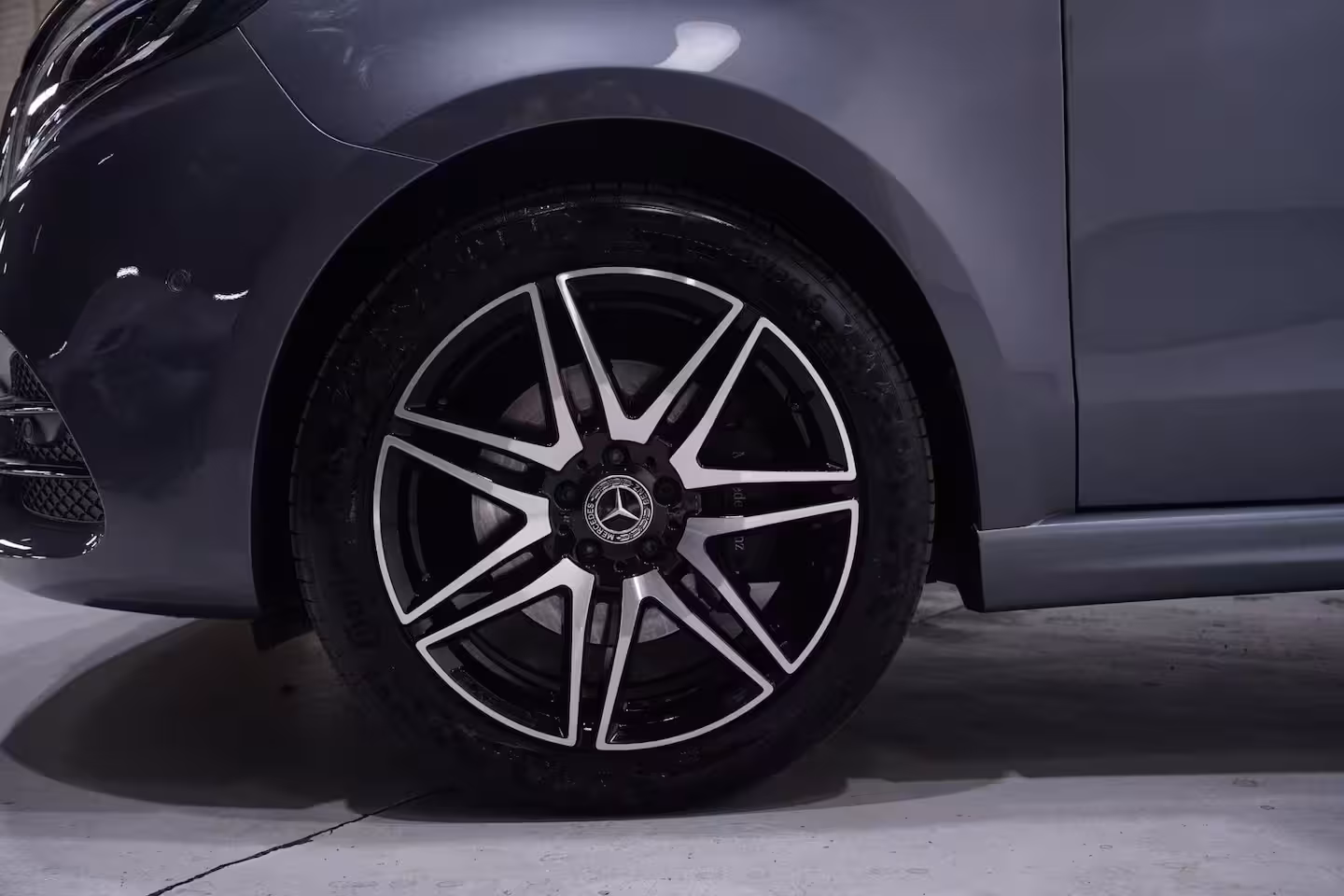 Mercedes-Benz V-klasse 300d Dubbel Cabine L3 AMG Line Airmatic, Burmester Sound, NAP, Distronic, Leder Zwart, LED