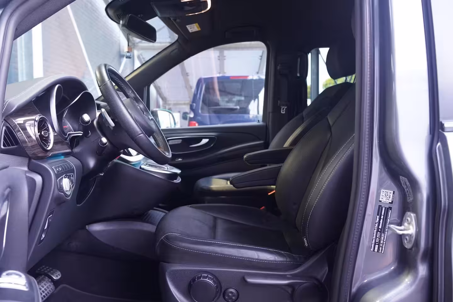 Mercedes-Benz V-klasse 300d Dubbel Cabine L3 AMG Line Airmatic, Burmester Sound, NAP, Distronic, Leder Zwart, LED
