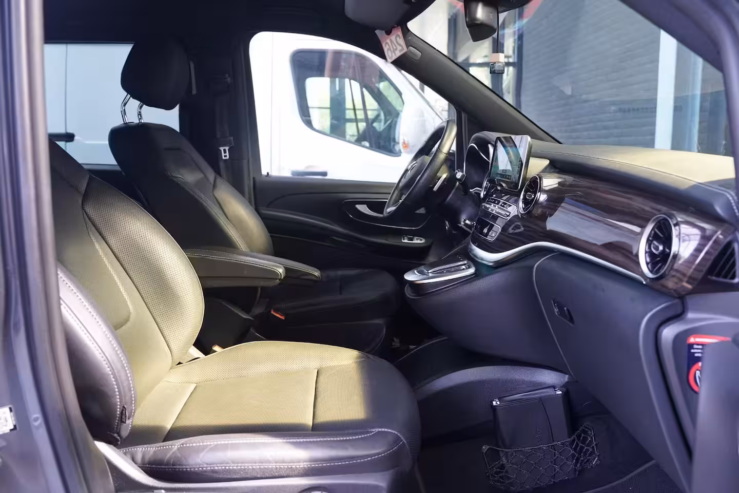 Mercedes-Benz V-klasse 300d Dubbel Cabine L3 AMG Line Airmatic, Burmester Sound, NAP, Distronic, Leder Zwart, LED
