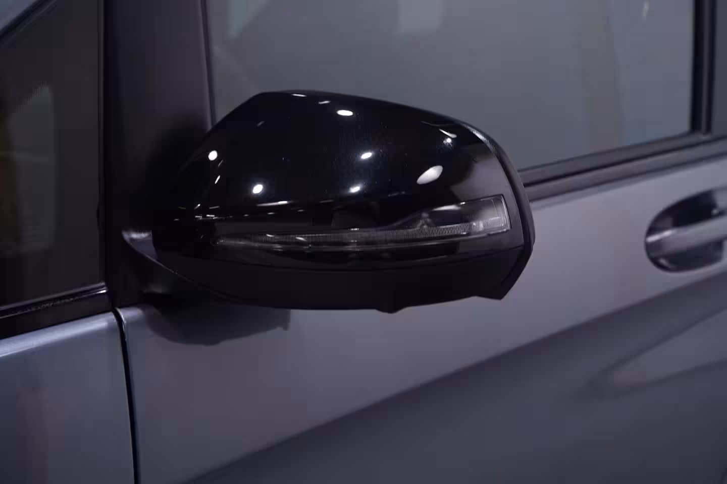 Mercedes-Benz V-klasse 300d Dubbel Cabine L3 AMG Line Airmatic, Burmester Sound, NAP, Distronic, Leder Zwart, LED