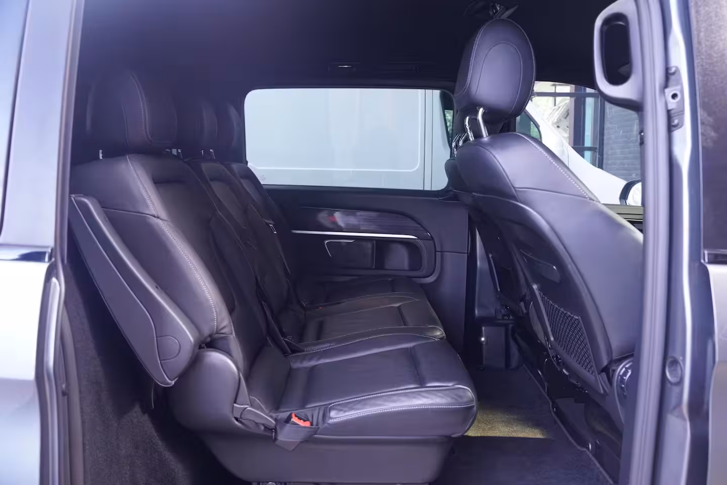 Mercedes-Benz V-klasse 300d Dubbel Cabine L3 AMG Line Airmatic, Burmester Sound, NAP, Distronic, Leder Zwart, LED