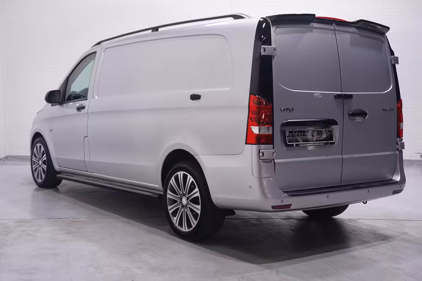 Mercedes-Benz Vito 116 CDI 163 pk Silver&Black Edition Extra Lang Navi, Camera, 19" LMV, Apple Carplay, Laadr