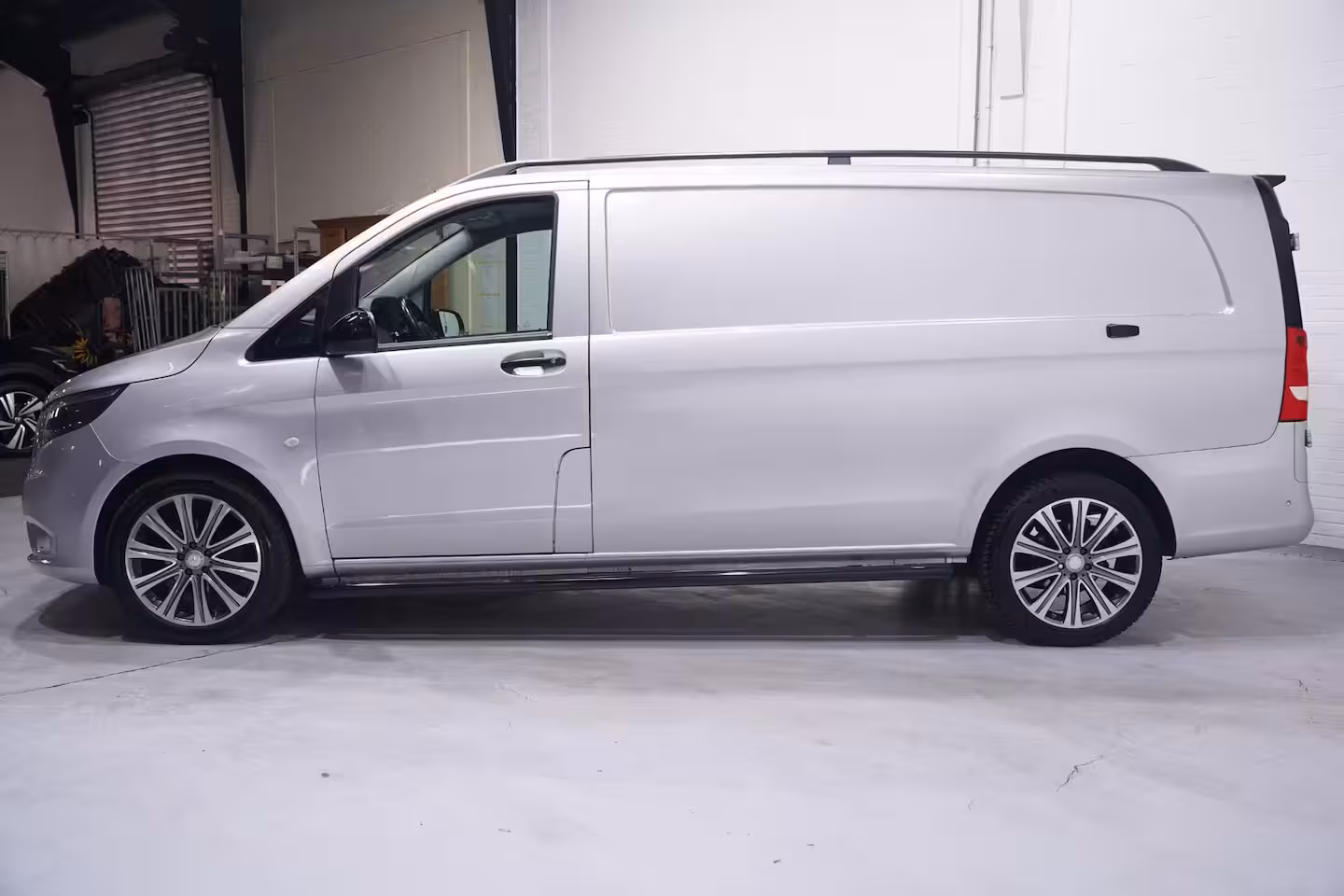 Mercedes-Benz Vito 116 CDI 163 pk Silver&Black Edition Extra Lang Navi, Camera, 19" LMV, Apple Carplay, Laadr