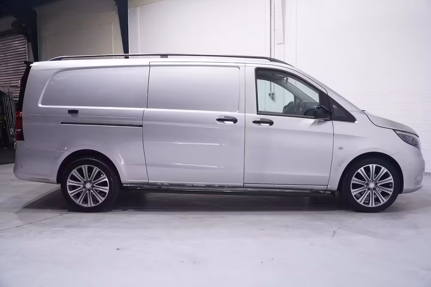 Mercedes-Benz Vito 116 CDI 163 pk Silver&Black Edition Extra Lang Navi, Camera, 19" LMV, Apple Carplay, Laadr