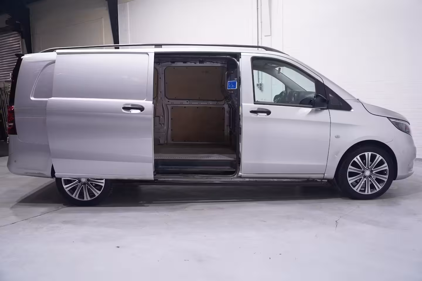 Mercedes-Benz Vito 116 CDI 163 pk Silver&Black Edition Extra Lang Navi, Camera, 19" LMV, Apple Carplay, Laadr