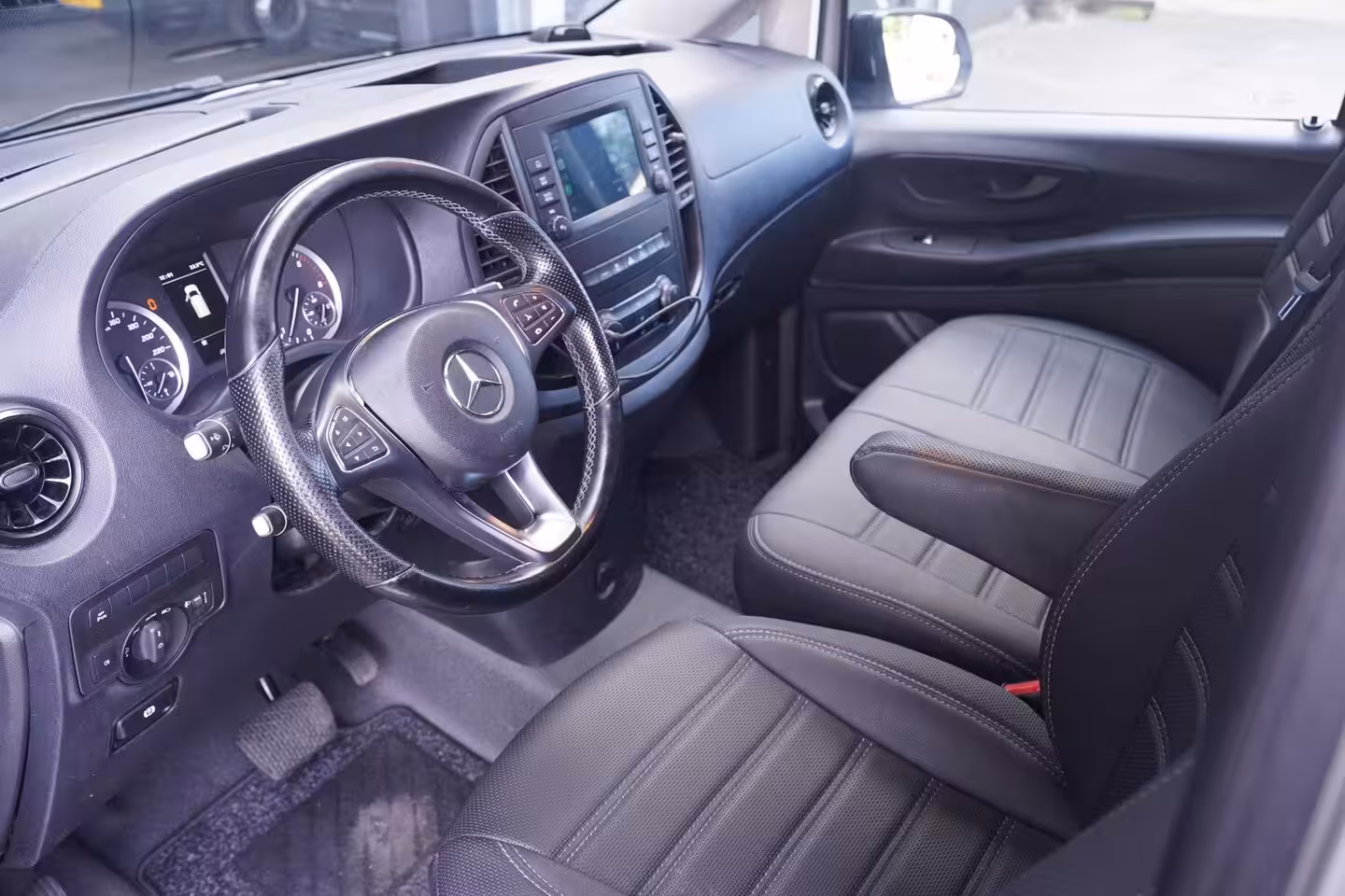 Mercedes-Benz Vito 116 CDI 163 pk Silver&Black Edition Extra Lang Navi, Camera, 19" LMV, Apple Carplay, Laadr