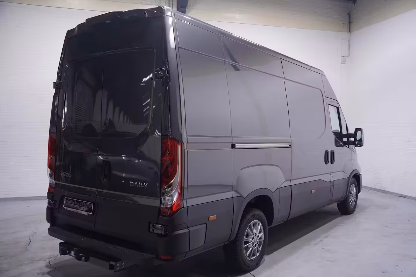 Iveco Daily 35S21 210 pk Aut. L2H2 Nieuw Navi, Camera Laadruimte Pakket, LED Koplampen, Trekhaak 3.500