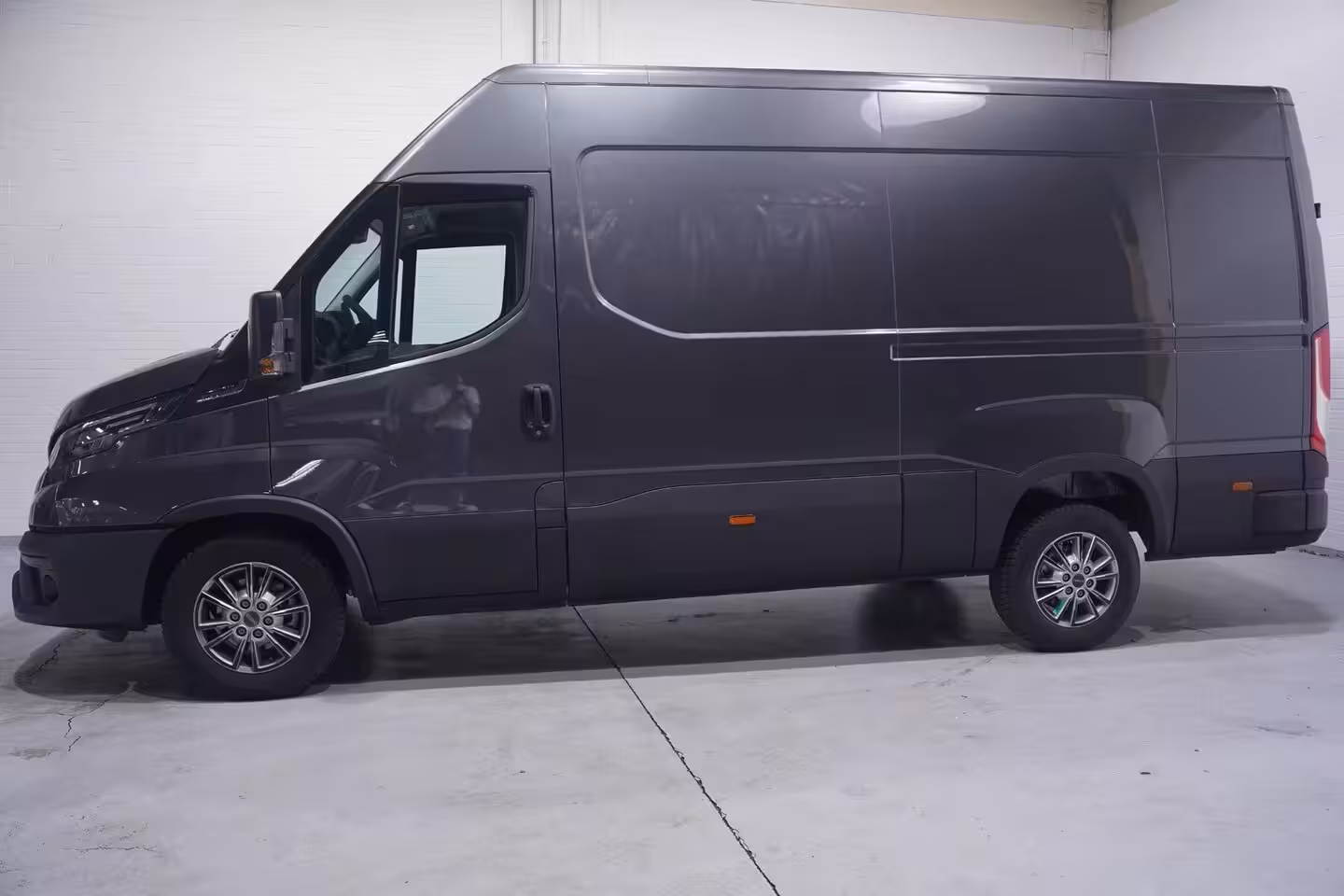 Iveco Daily 35S21 210 pk Aut. L2H2 Nieuw Navi, Camera Laadruimte Pakket, LED Koplampen, Trekhaak 3.500