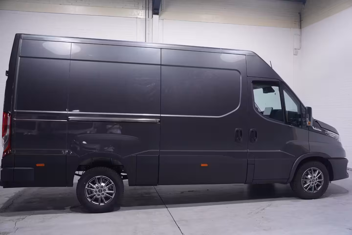 Iveco Daily 35S21 210 pk Aut. L2H2 Nieuw Navi, Camera Laadruimte Pakket, LED Koplampen, Trekhaak 3.500