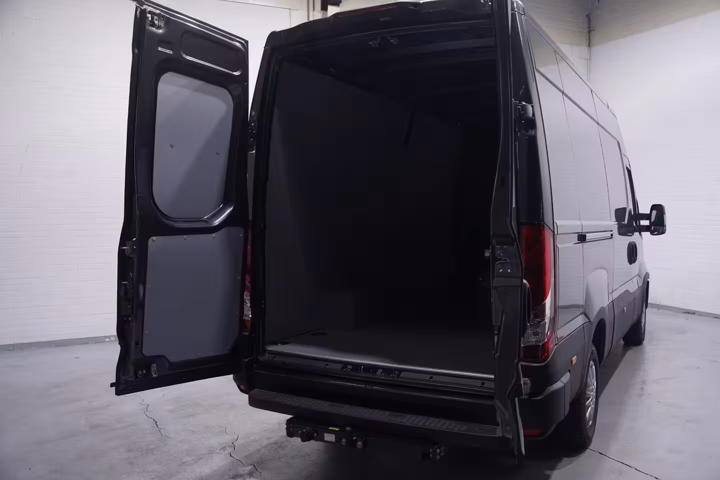 Iveco Daily 35S21 210 pk Aut. L2H2 Nieuw Navi, Camera Laadruimte Pakket, LED Koplampen, Trekhaak 3.500