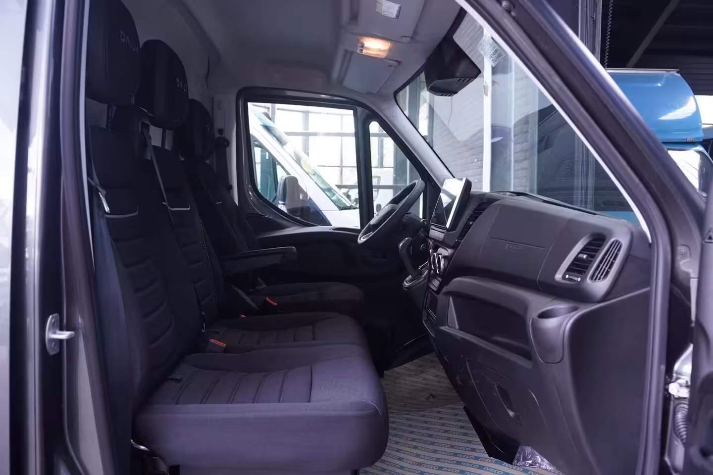 Iveco Daily 35S21 210 pk Aut. L2H2 Nieuw Navi, Camera Laadruimte Pakket, LED Koplampen, Trekhaak 3.500