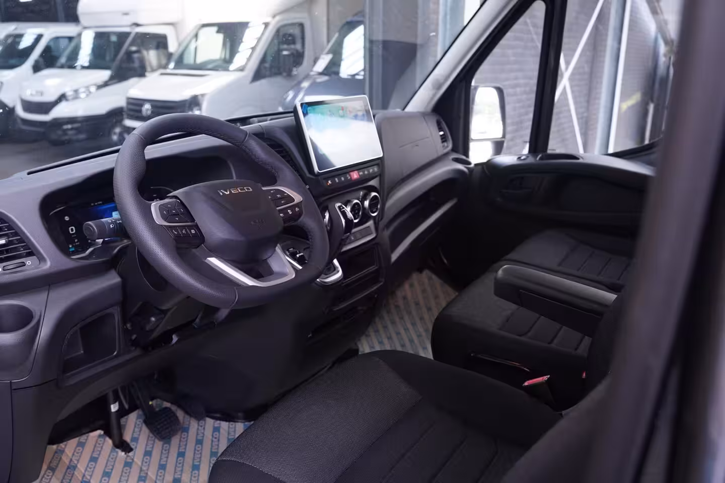 Iveco Daily 35S21 210 pk Aut. L2H2 Nieuw Navi, Camera Laadruimte Pakket, LED Koplampen, Trekhaak 3.500