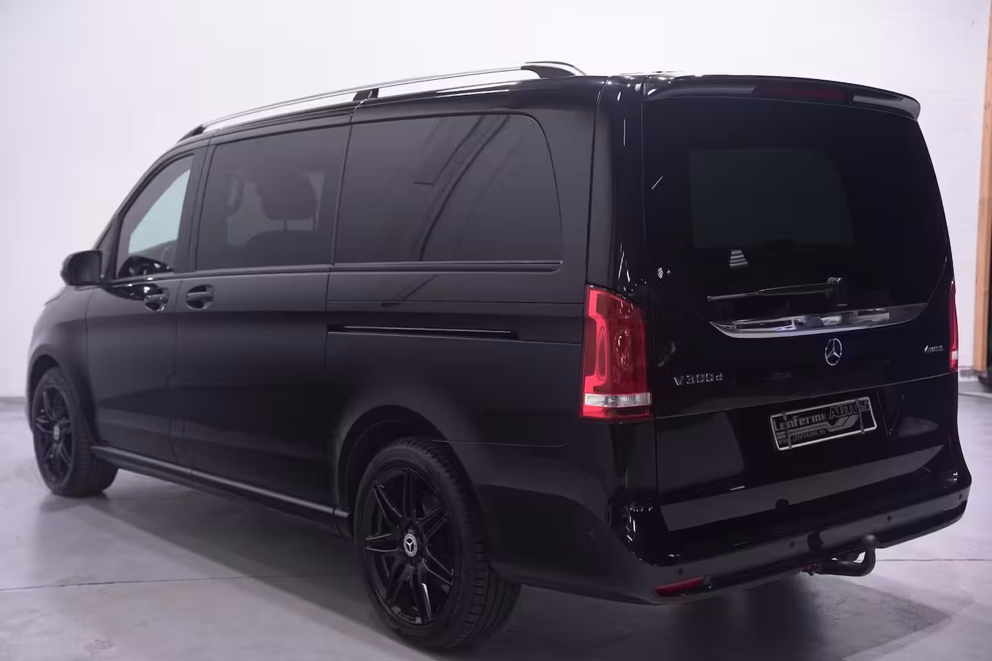 Mercedes-Benz V-klasse 300d 4-MATIC Lang AMG Line Dubbel Cabine NAP 2x Elek. schuifdeur, Leder Beige, Distronic,