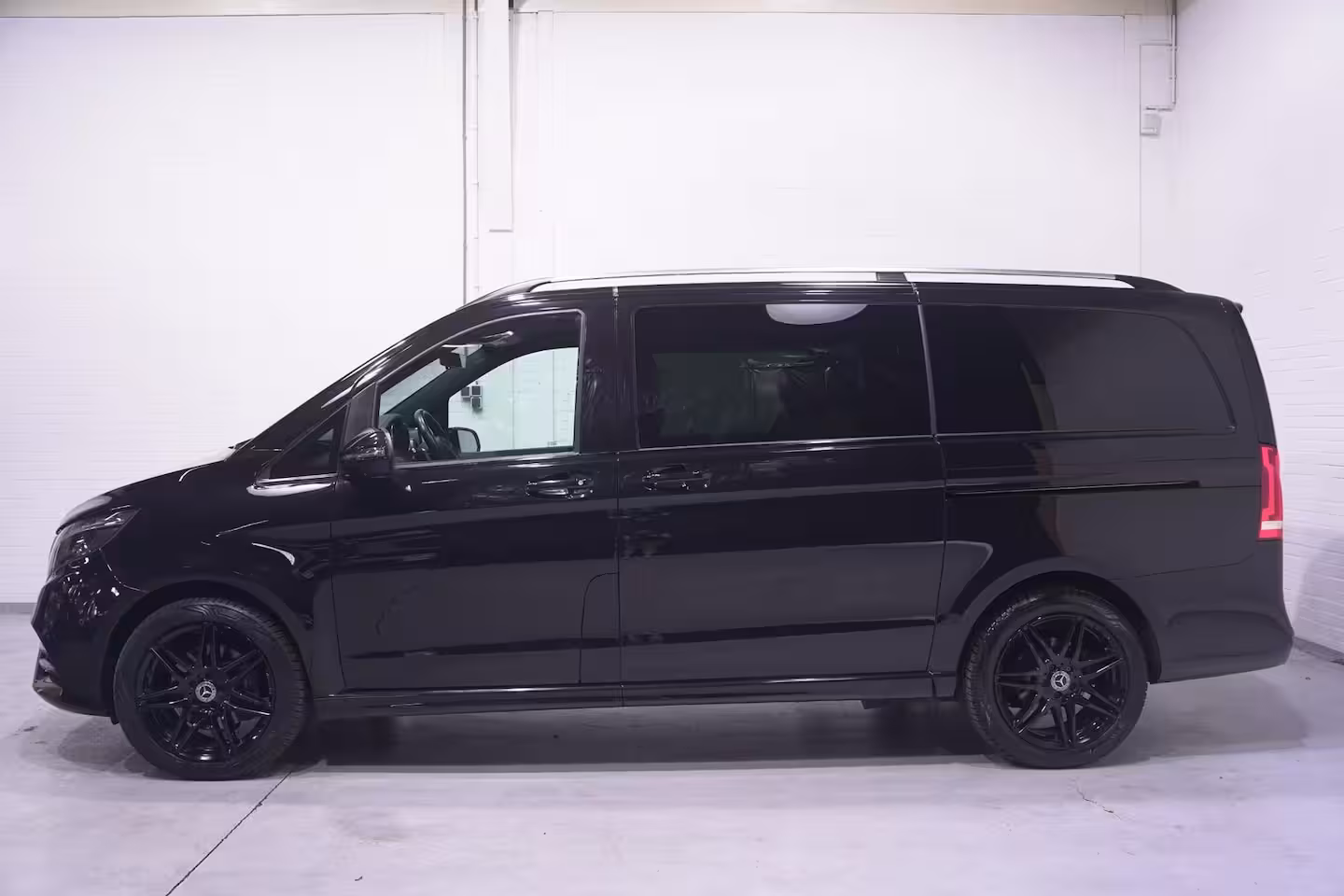 Mercedes-Benz V-klasse 300d 4-MATIC Lang AMG Line Dubbel Cabine NAP 2x Elek. schuifdeur, Leder Beige, Distronic,