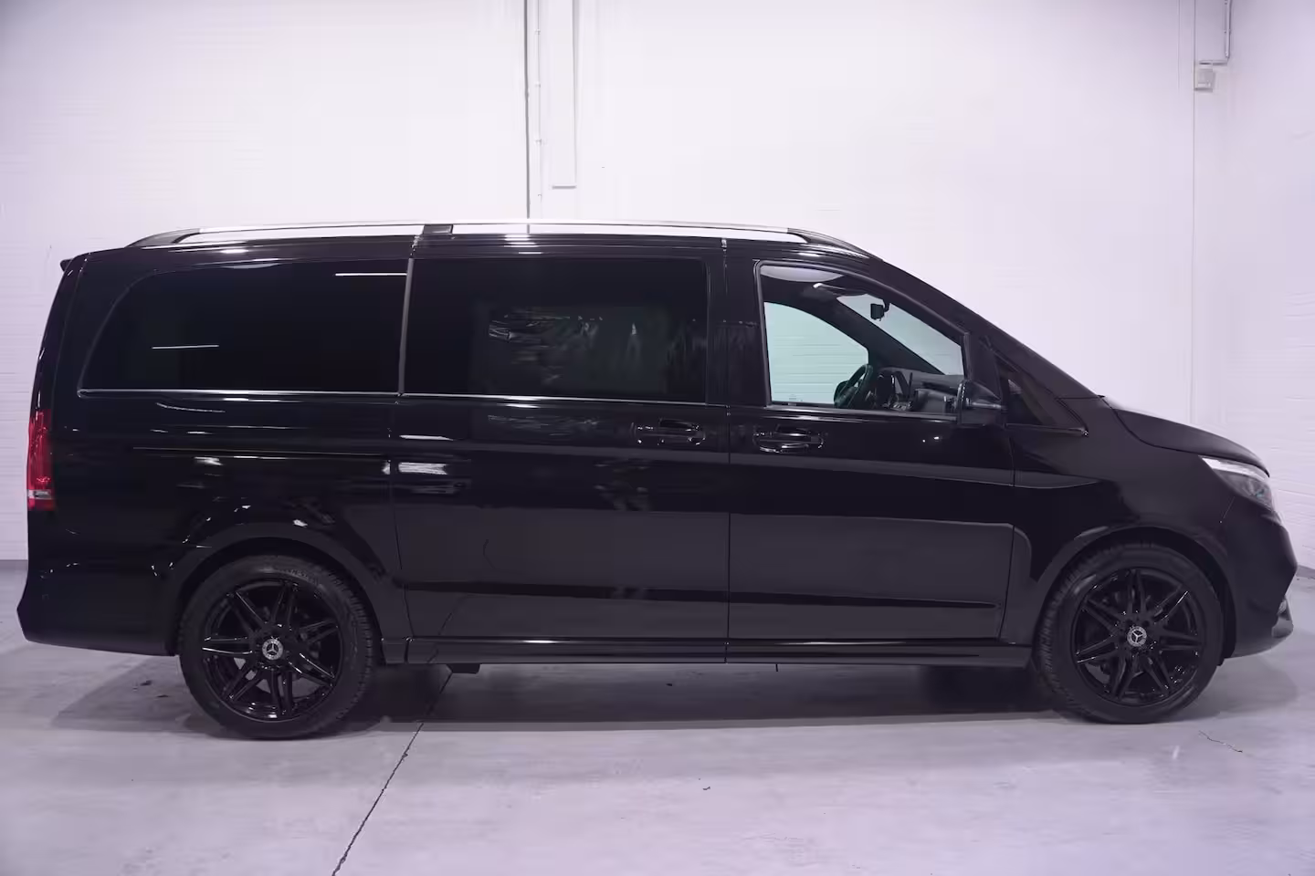 Mercedes-Benz V-klasse 300d 4-MATIC Lang AMG Line Dubbel Cabine NAP 2x Elek. schuifdeur, Leder Beige, Distronic,