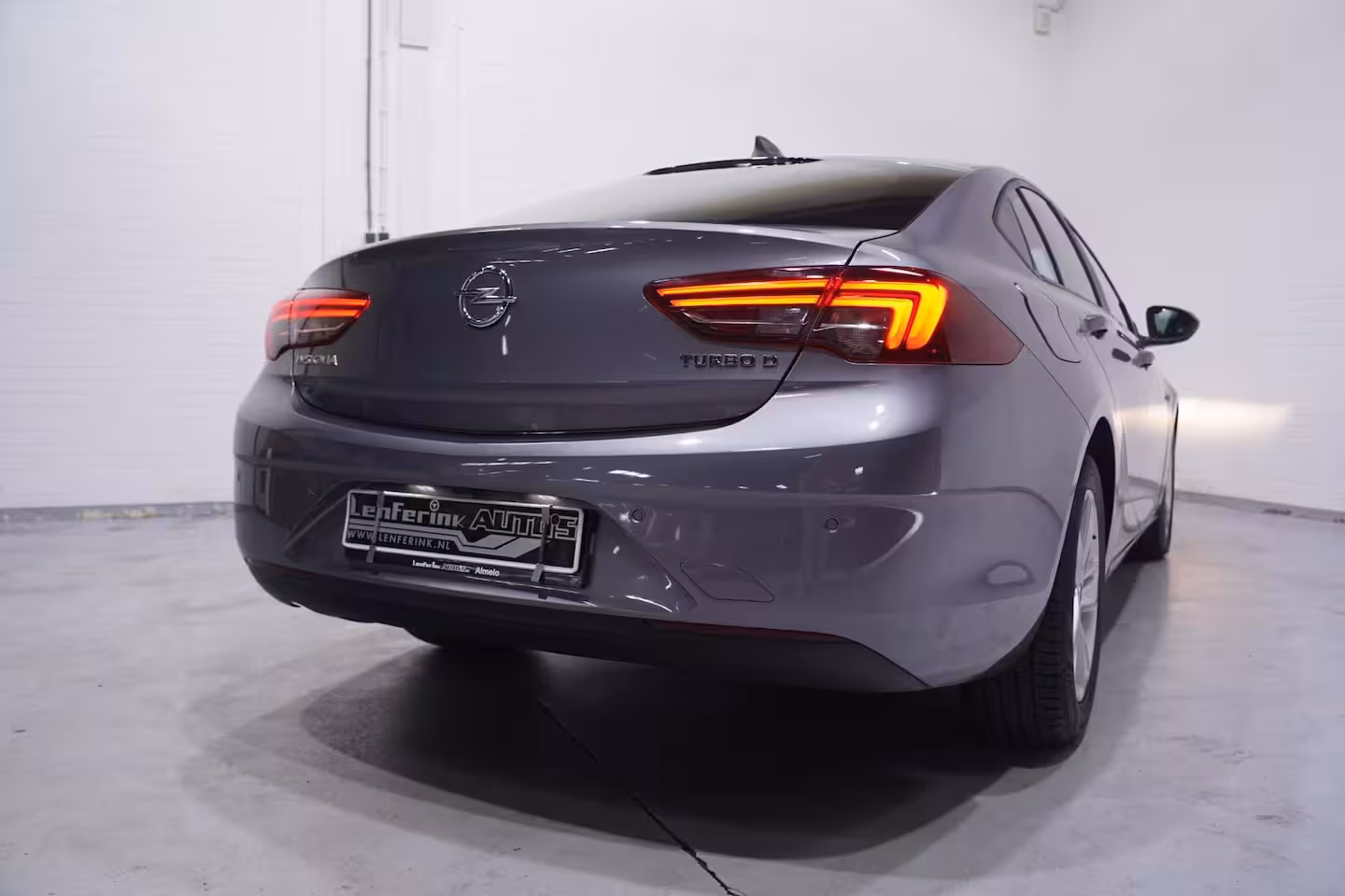 Opel Insignia Grand Sport 1.6 CDTI Business Executive navigatie led-verlichting cruise-controle stoel/stuur-verwarmi