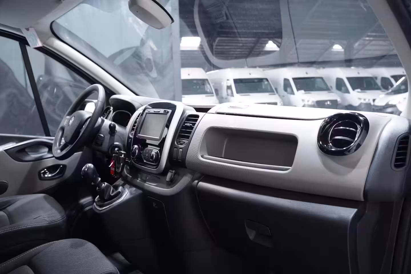Renault Trafic 1.6 dCi 125 pk Dubbel Cabine L2 Navi, Trekhaak Airco ECC, Cruise Control, Slechts 117 dkm,