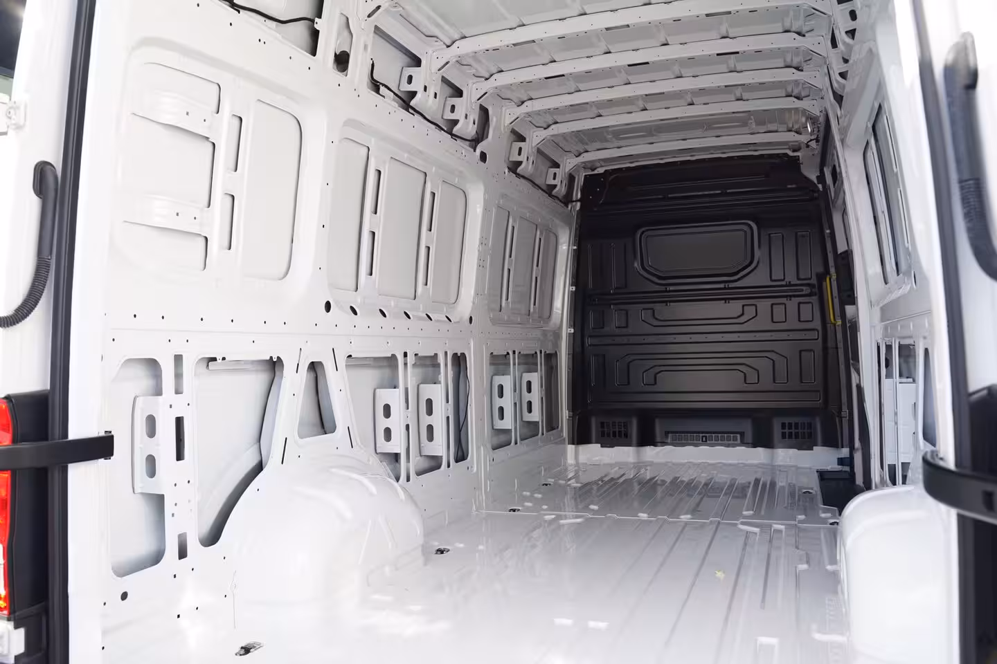 Volkswagen Crafter 2.0 TDI 140 pk L4H3 Airco, Cruise Control Geveerde Stoel, PDC V+A, 3-Zits, Nieuw ongebruik