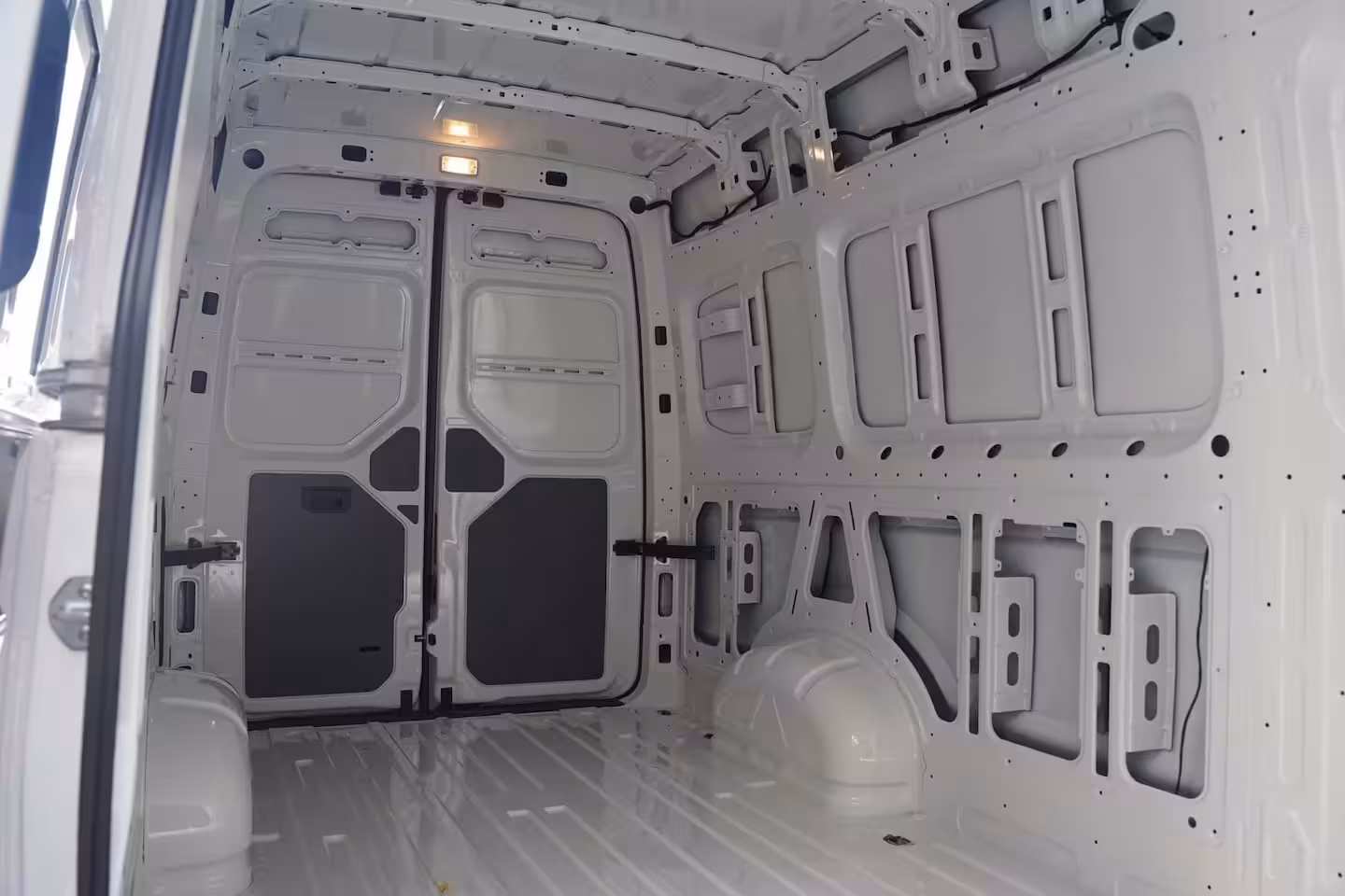 Volkswagen Crafter 2.0 TDI 140 pk L4H3 Airco, Cruise Control Geveerde Stoel, PDC V+A, 3-Zits, Nieuw ongebruik