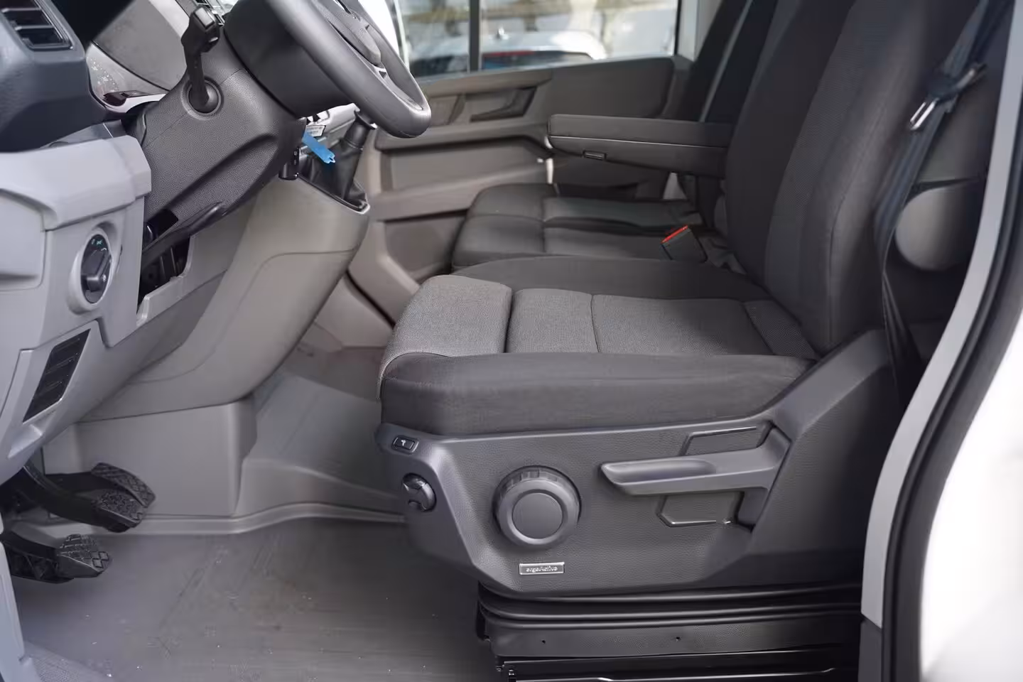 Volkswagen Crafter 2.0 TDI 140 pk L4H3 Airco, Cruise Control Geveerde Stoel, PDC V+A, 3-Zits, Nieuw ongebruik