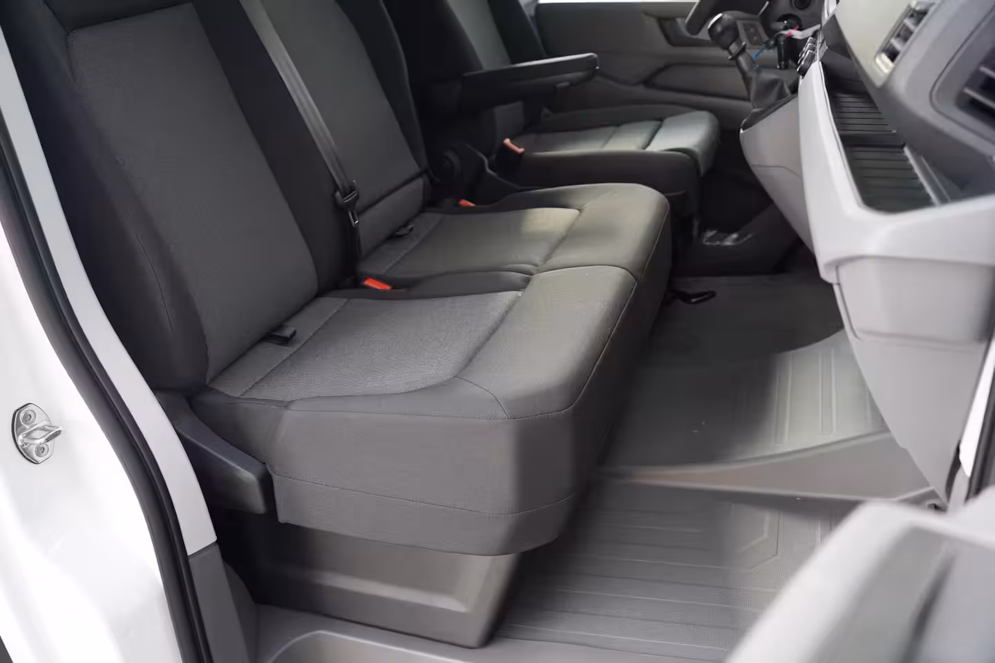 Volkswagen Crafter 2.0 TDI 140 pk L4H3 Airco, Cruise Control Geveerde Stoel, PDC V+A, 3-Zits, Nieuw ongebruik