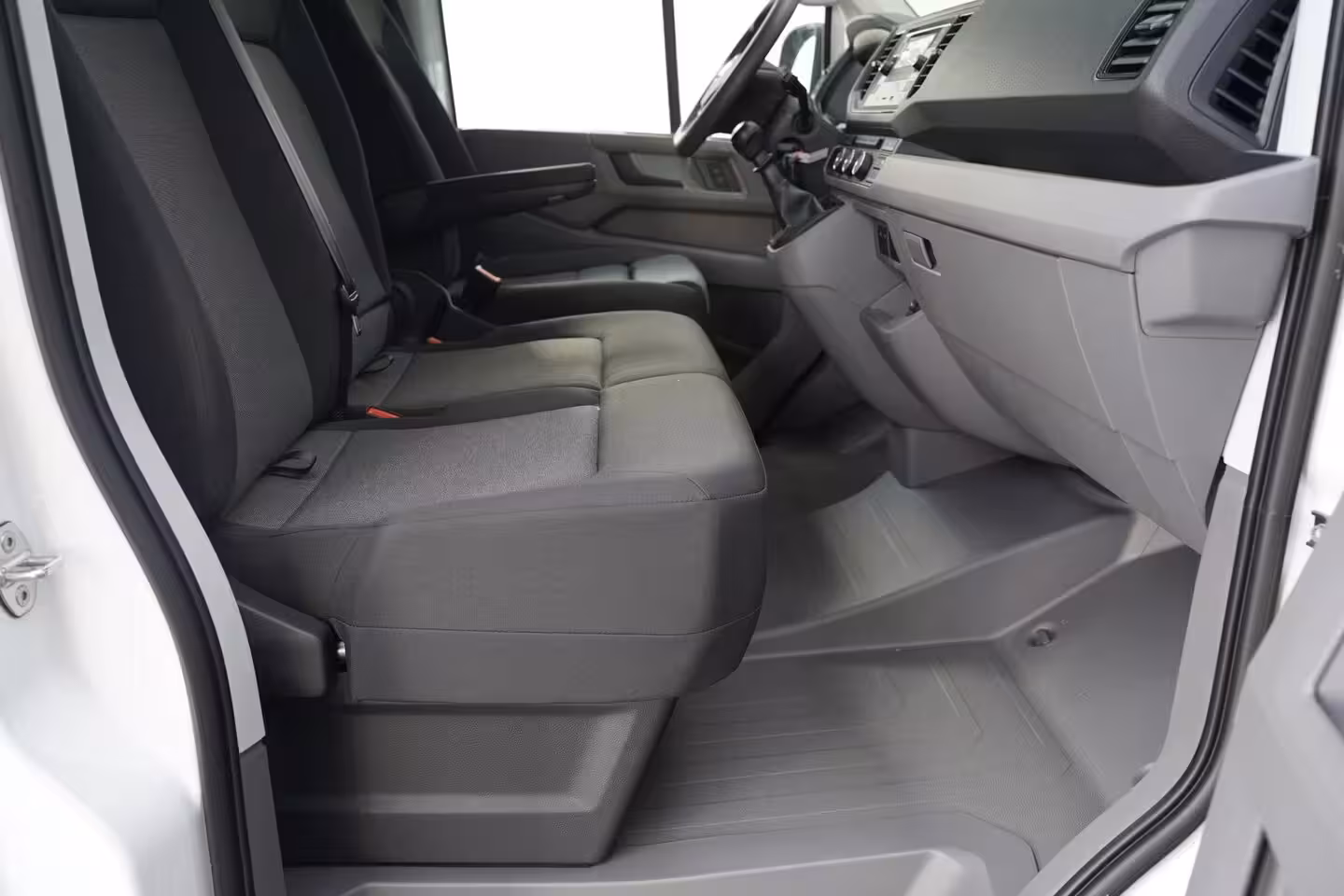 Volkswagen Crafter 2.0 TDI 140 pk L4H3 Airco, Cruise Control Geveerde Stoel, PDC V+A, 3-Zits, Nieuw ongebruik
