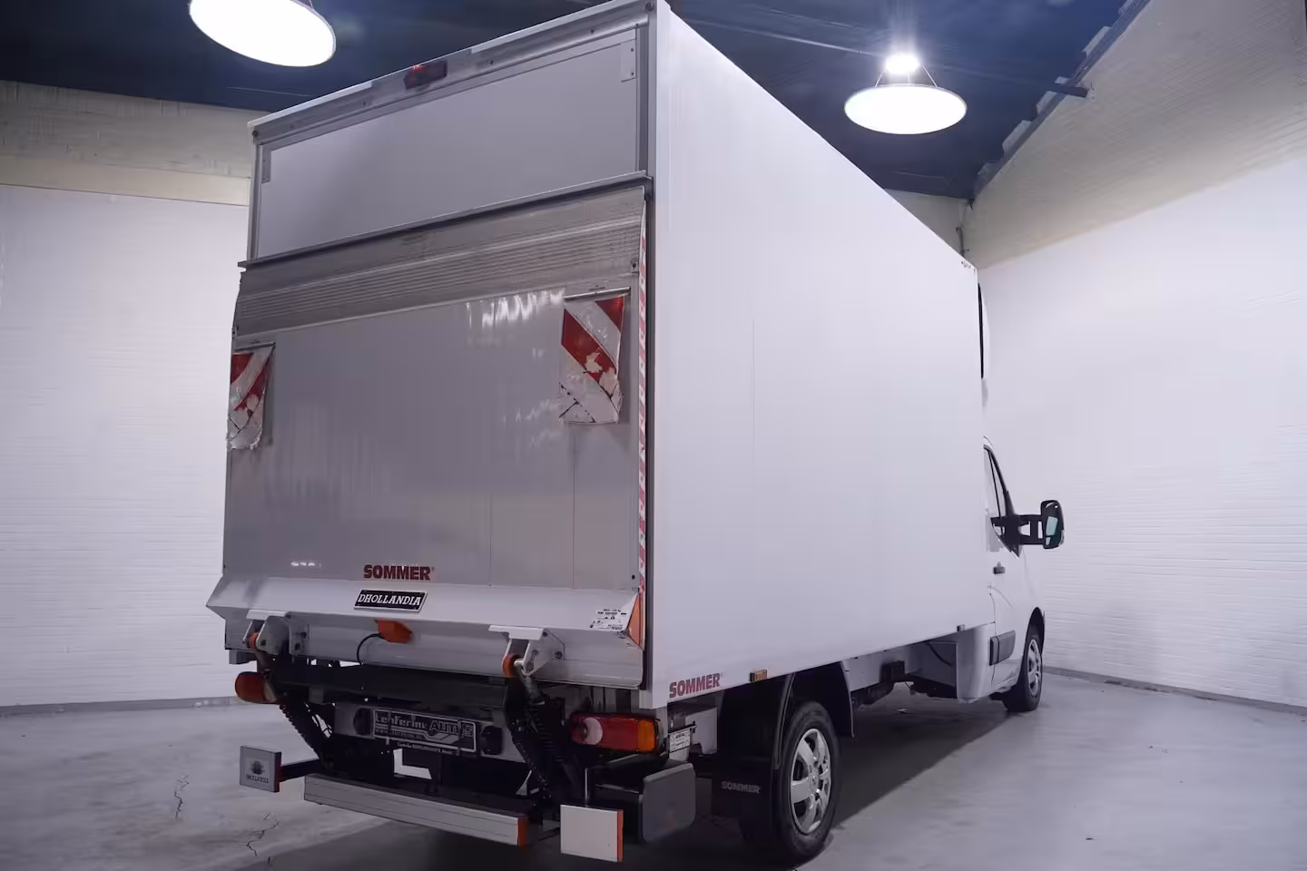 Nissan Interstar 2.3 DCi 165 pk Bakwagen met Laadklep Airco, Apple Carplay, Camera, Cruise Control, 3-Zits