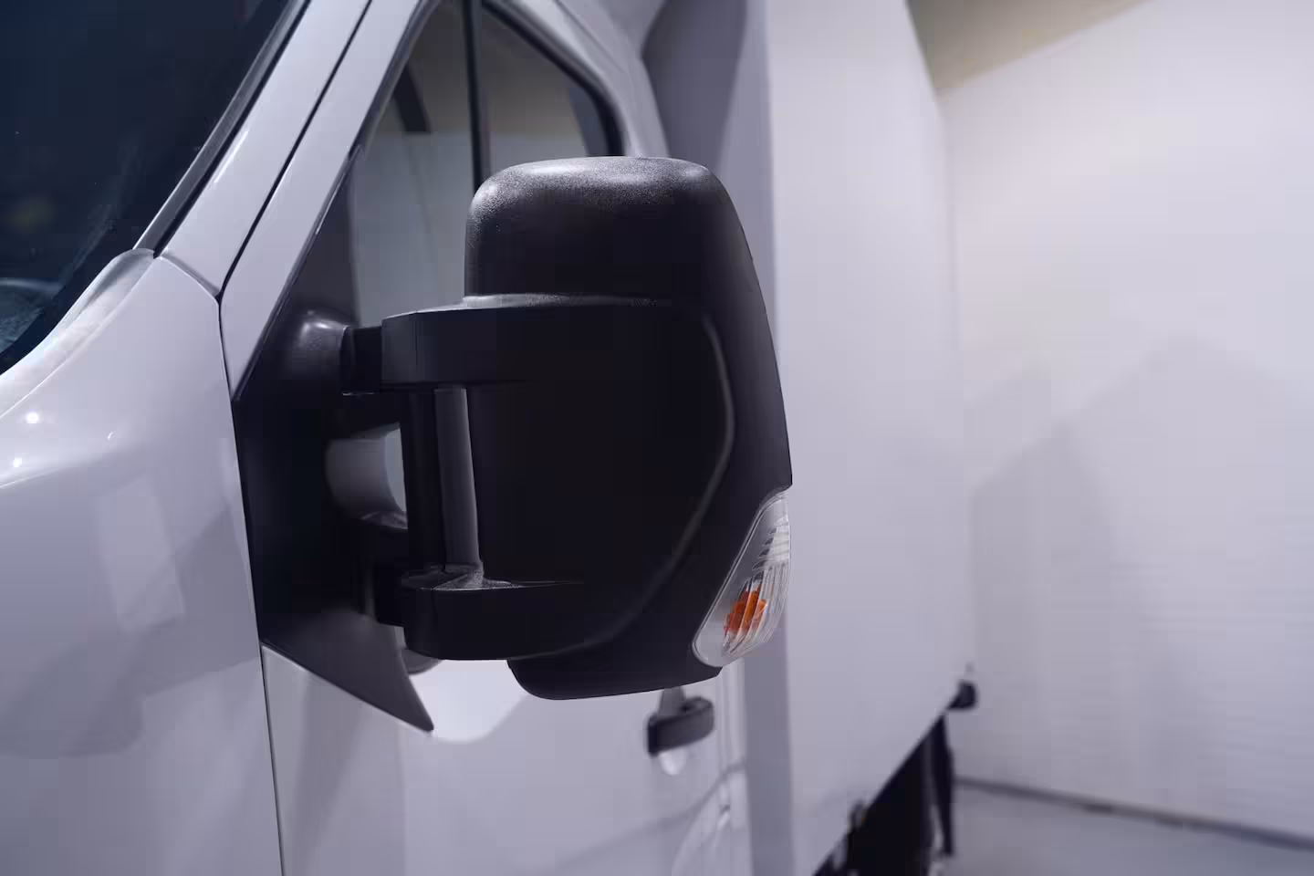 Nissan Interstar 2.3 DCi 165 pk Bakwagen met Laadklep Airco, Apple Carplay, Camera, Cruise Control, 3-Zits