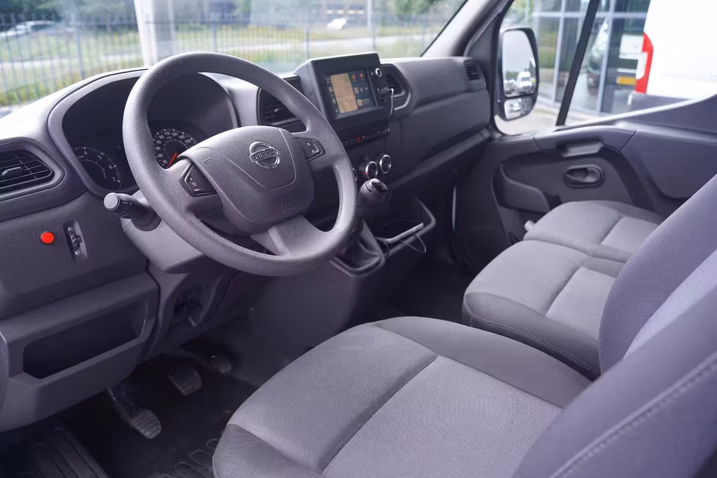 Nissan Interstar 2.3 DCi 165 pk Bakwagen met Laadklep Airco, Apple Carplay, Camera, Cruise Control, 3-Zits