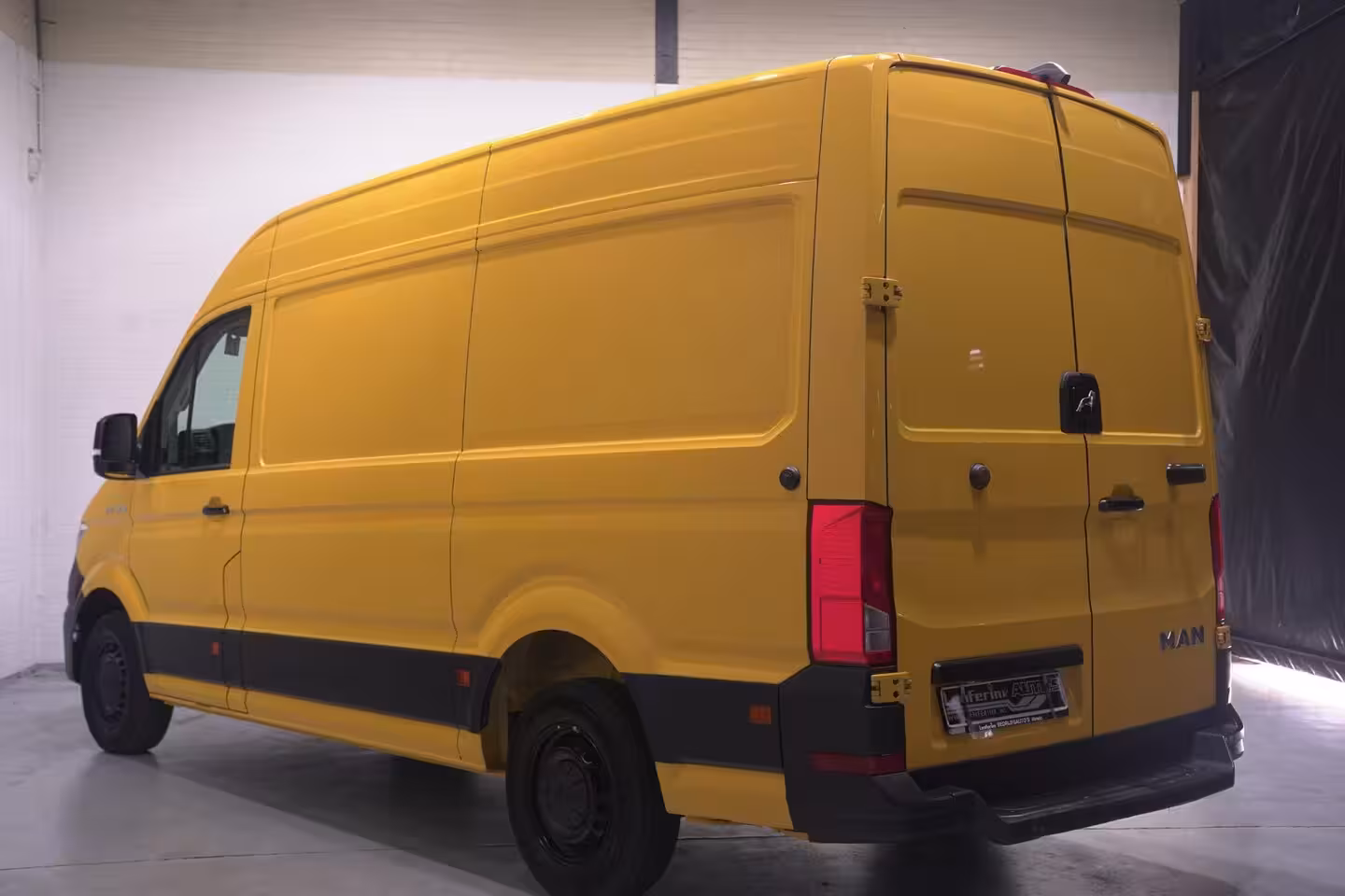 MAN TGE 3.140 pk DSG Automaat L3H3 Airco, DHL Geel App Connect, Cruise Control, 270 Graden Deuren,