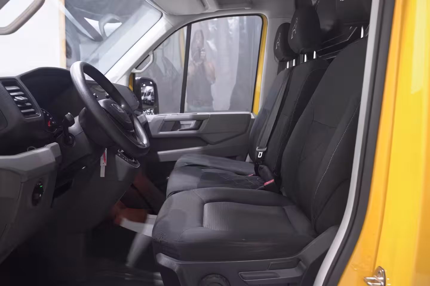 MAN TGE 3.140 pk DSG Automaat L3H3 Airco, DHL Geel App Connect, Cruise Control, 270 Graden Deuren,