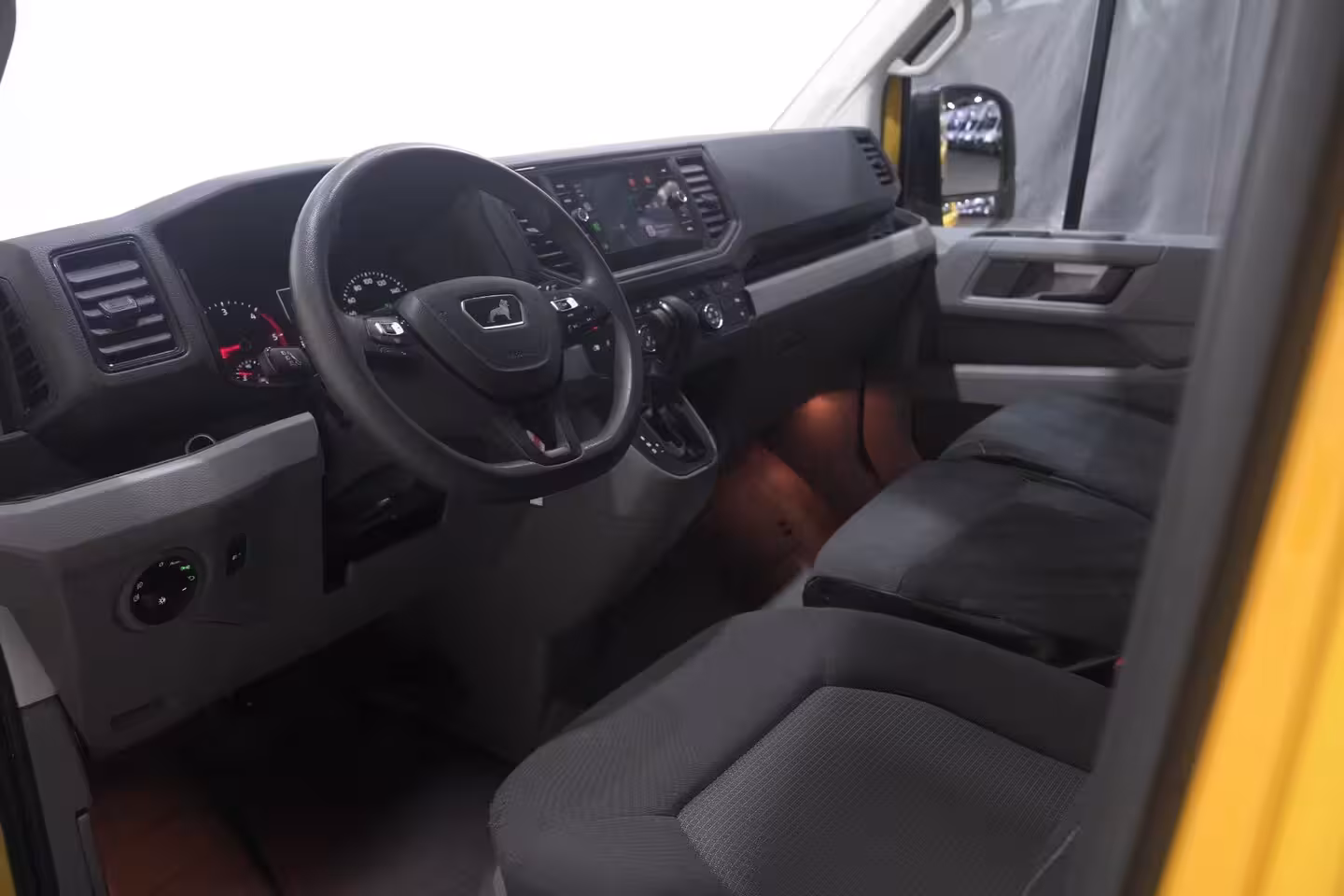 MAN TGE 3.140 pk DSG Automaat L3H3 Airco, DHL Geel App Connect, Cruise Control, 270 Graden Deuren,
