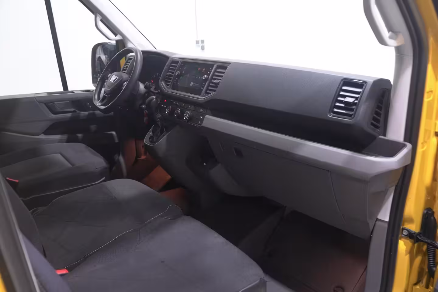 MAN TGE 3.140 pk DSG Automaat L3H3 Airco, DHL Geel App Connect, Cruise Control, 270 Graden Deuren,